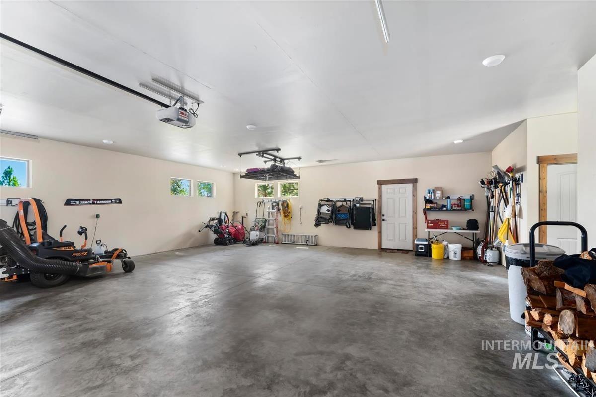 33 Sundance Property Photo 37