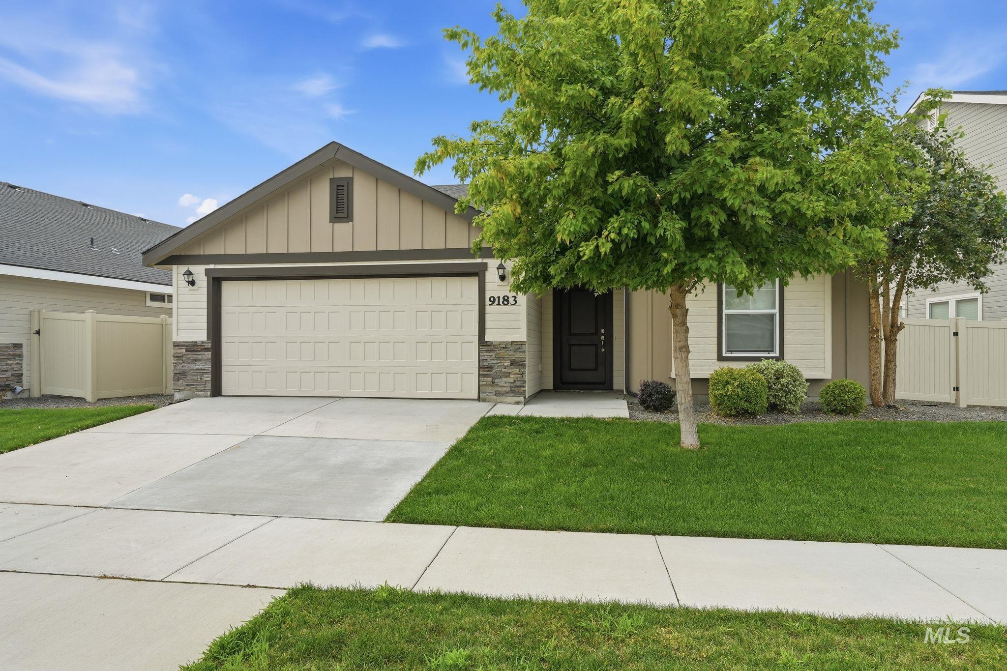 9183 W Tanglewood Dr. Property Photo 1