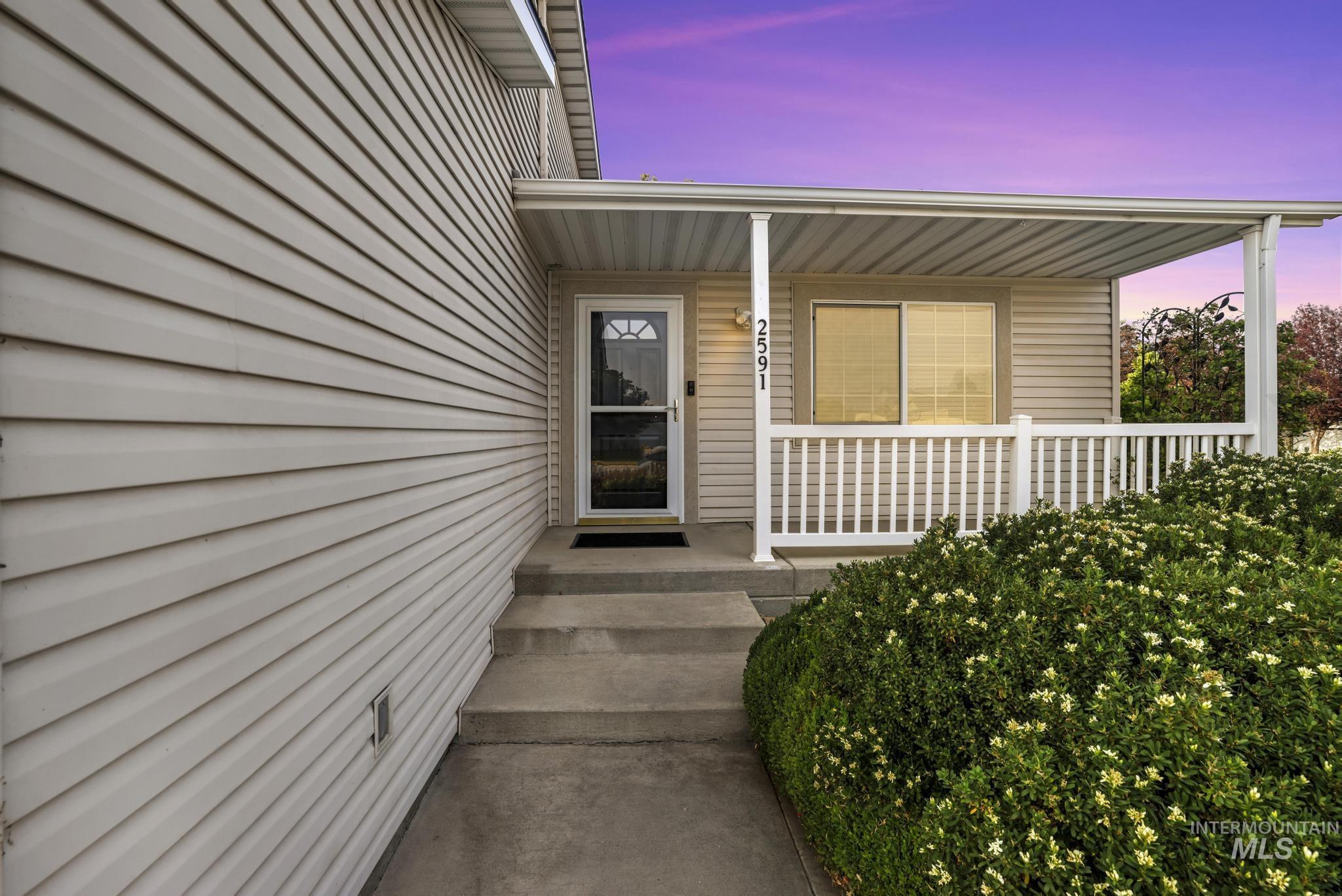 2591 Carriage Way Property Photo 4