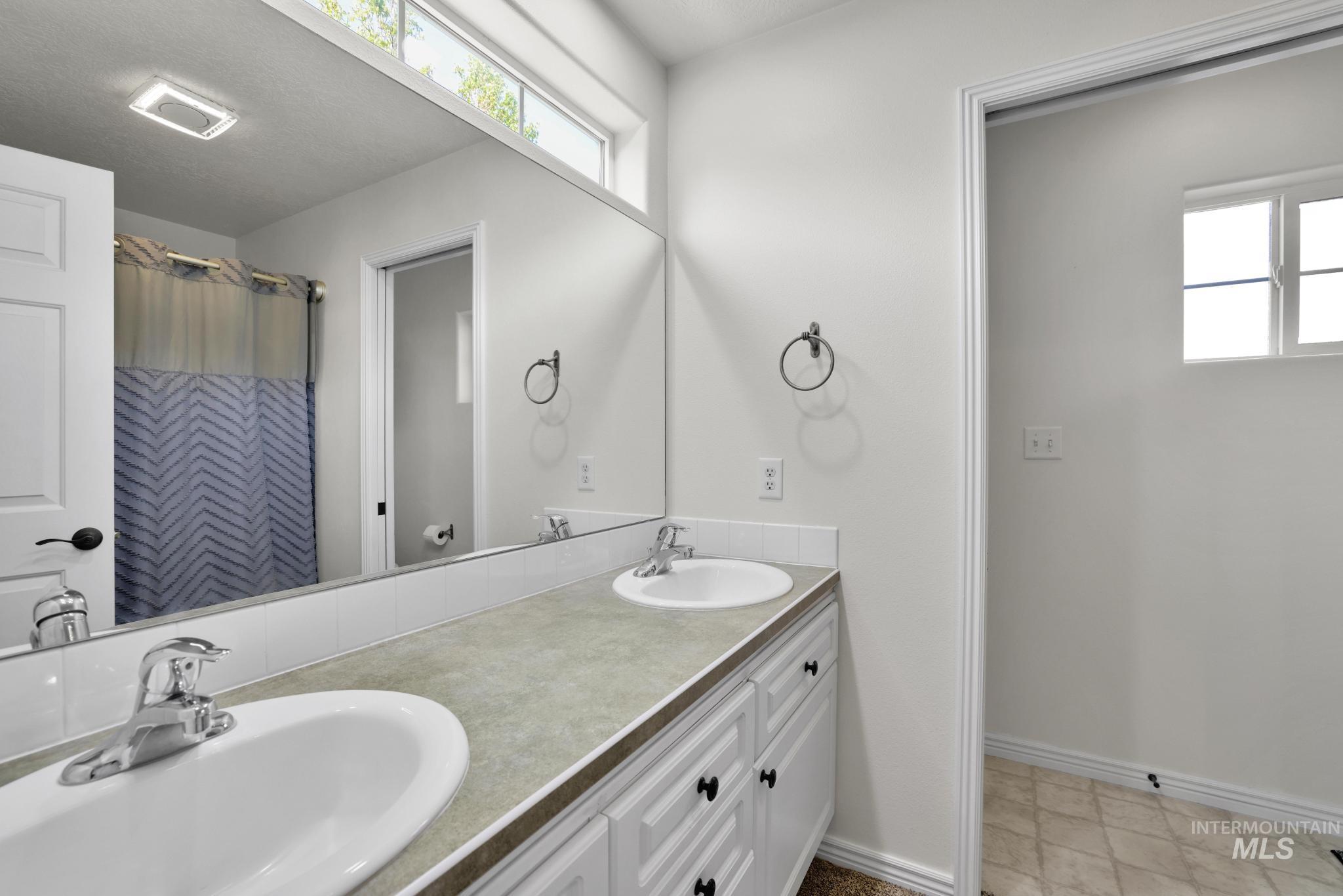 2591 Carriage Way Property Photo 20