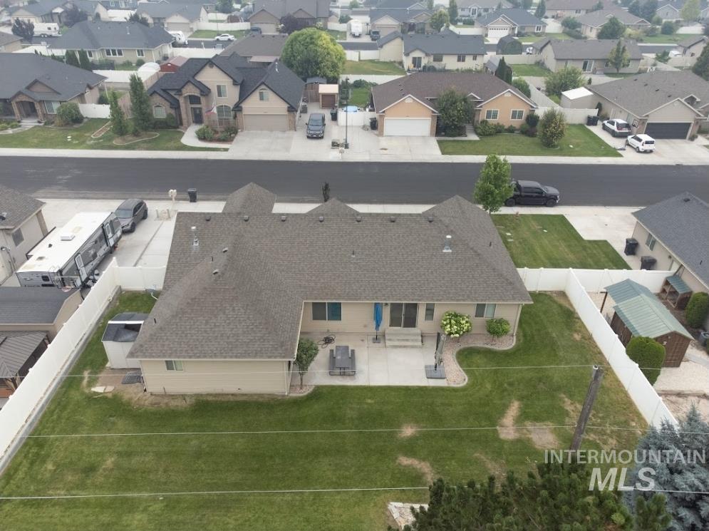 1030 Oakwood St Property Photo 4