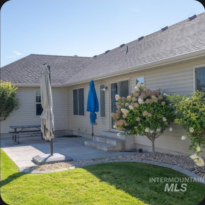 1030 Oakwood St Property Photo 4