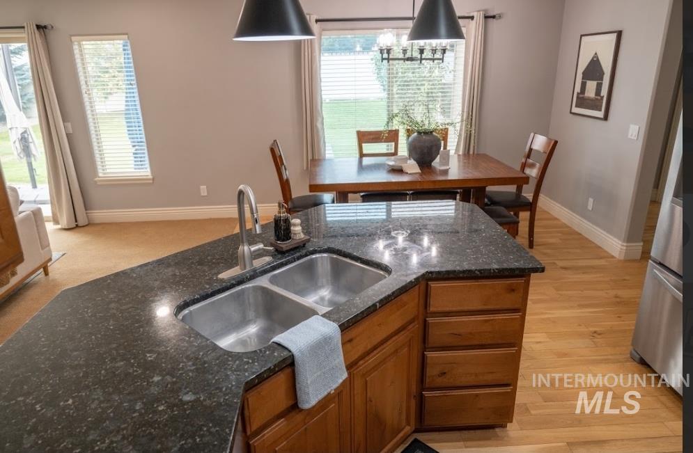 1030 Oakwood St Property Photo 13