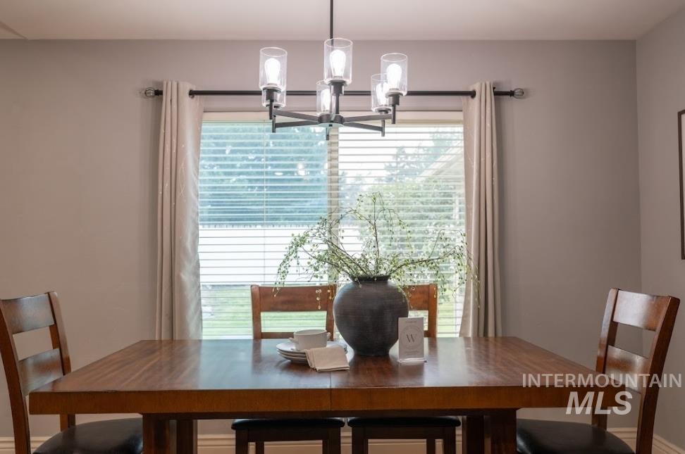 1030 Oakwood St Property Photo 14
