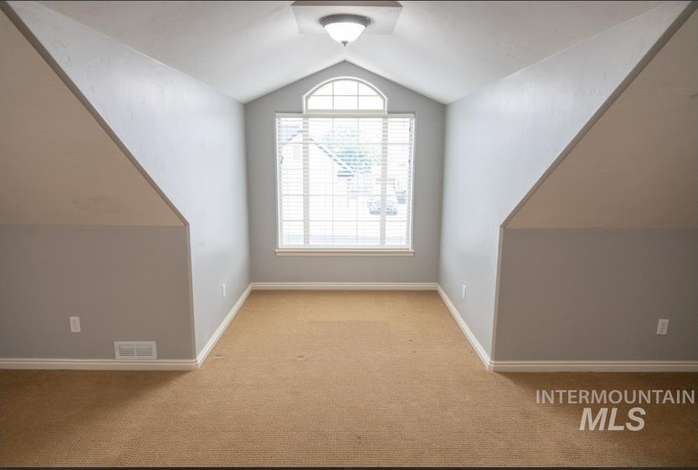1030 Oakwood St Property Photo 22