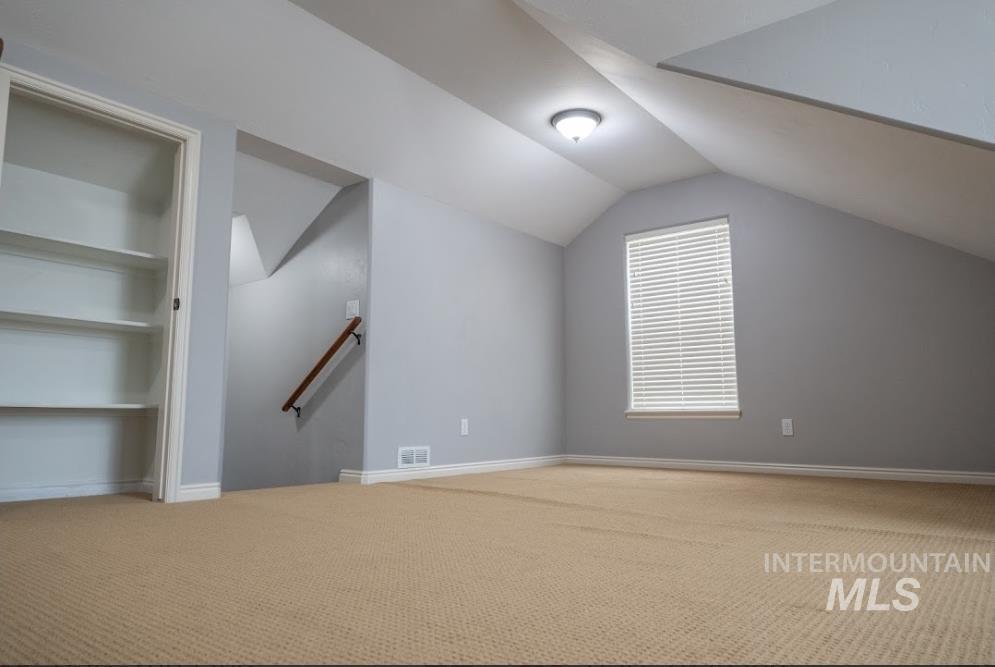 1030 Oakwood St Property Photo 23