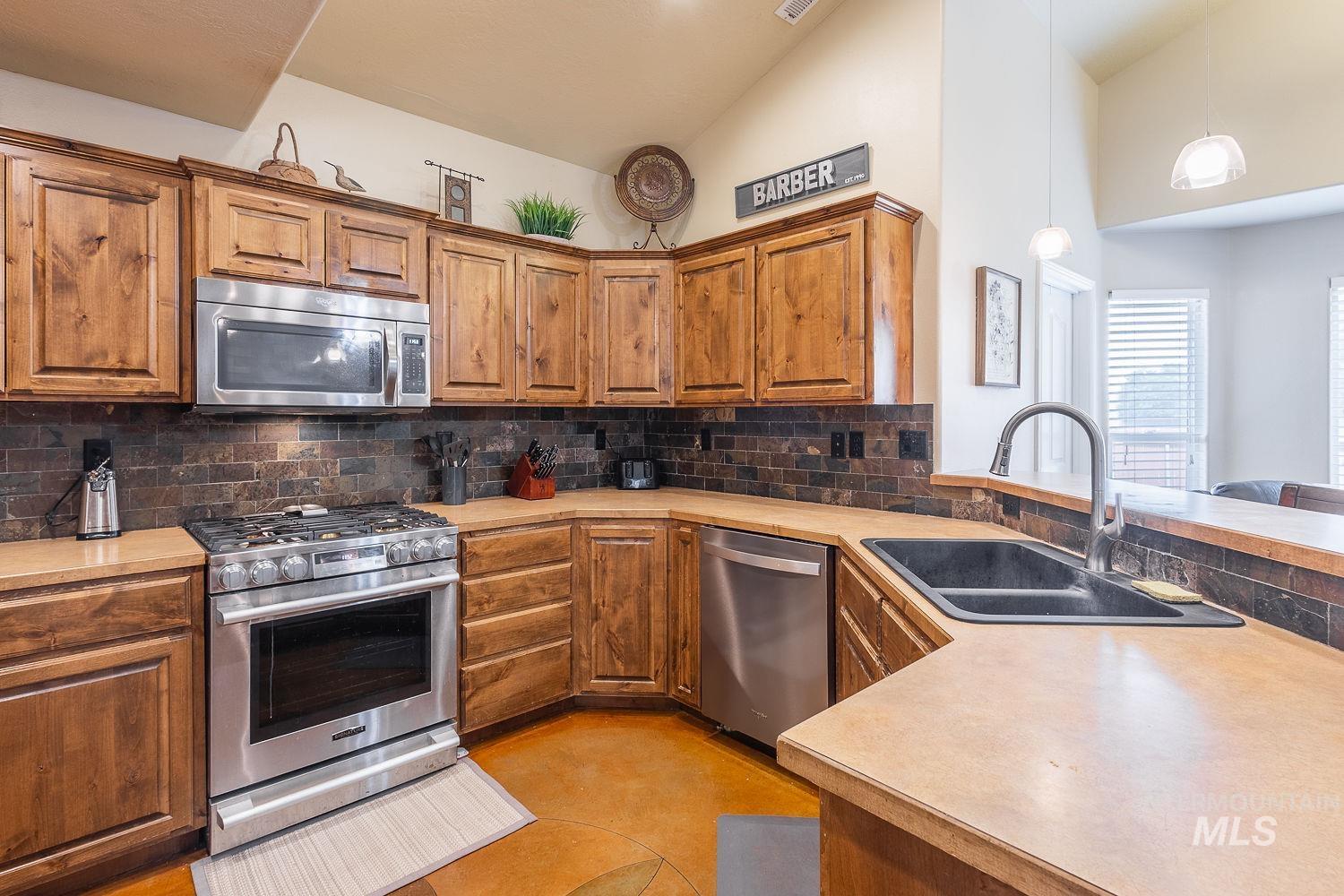 8080 S Legolas Property Photo 12