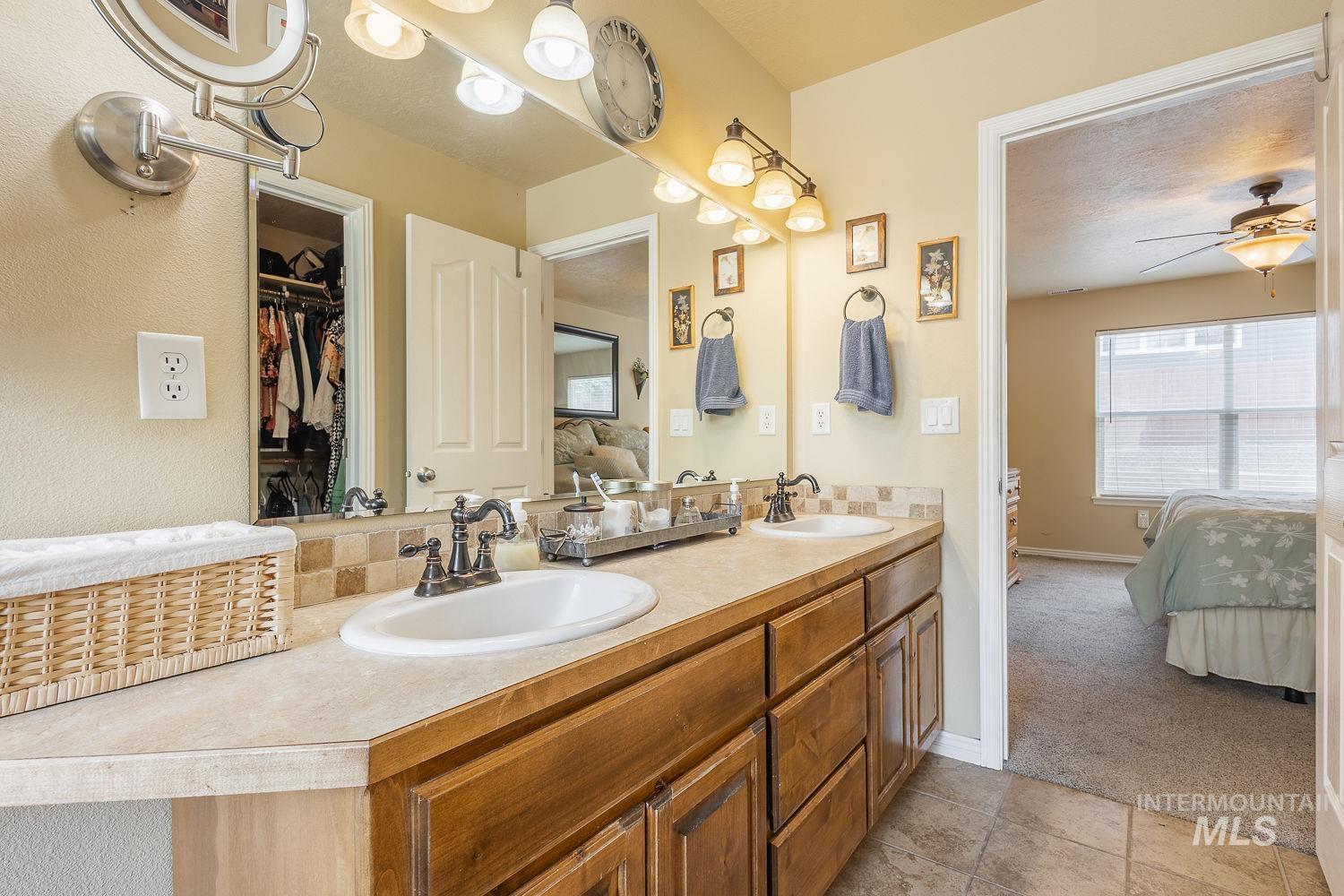 8080 S Legolas Property Photo 21