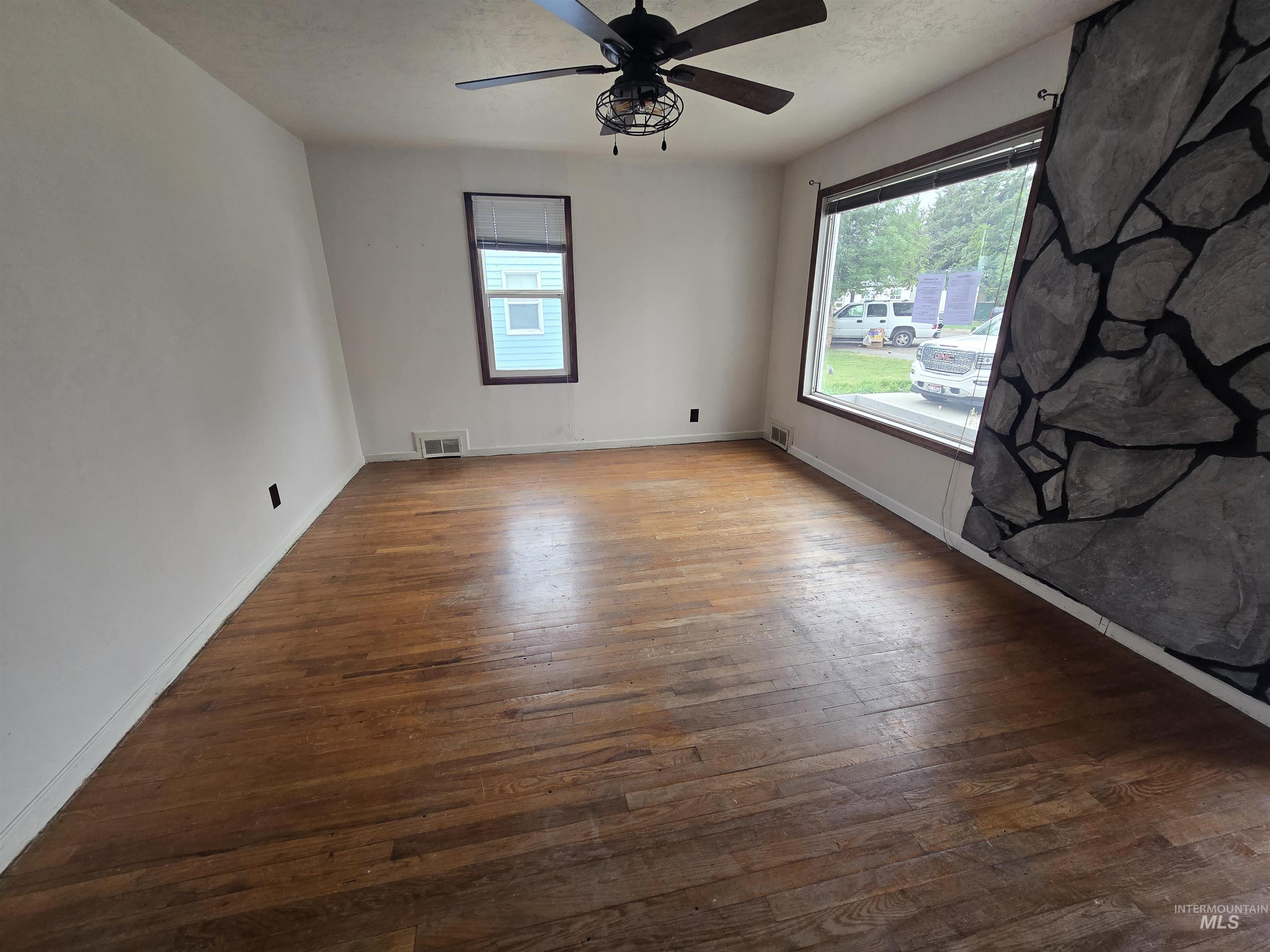 1110 Washington St Property Photo 6