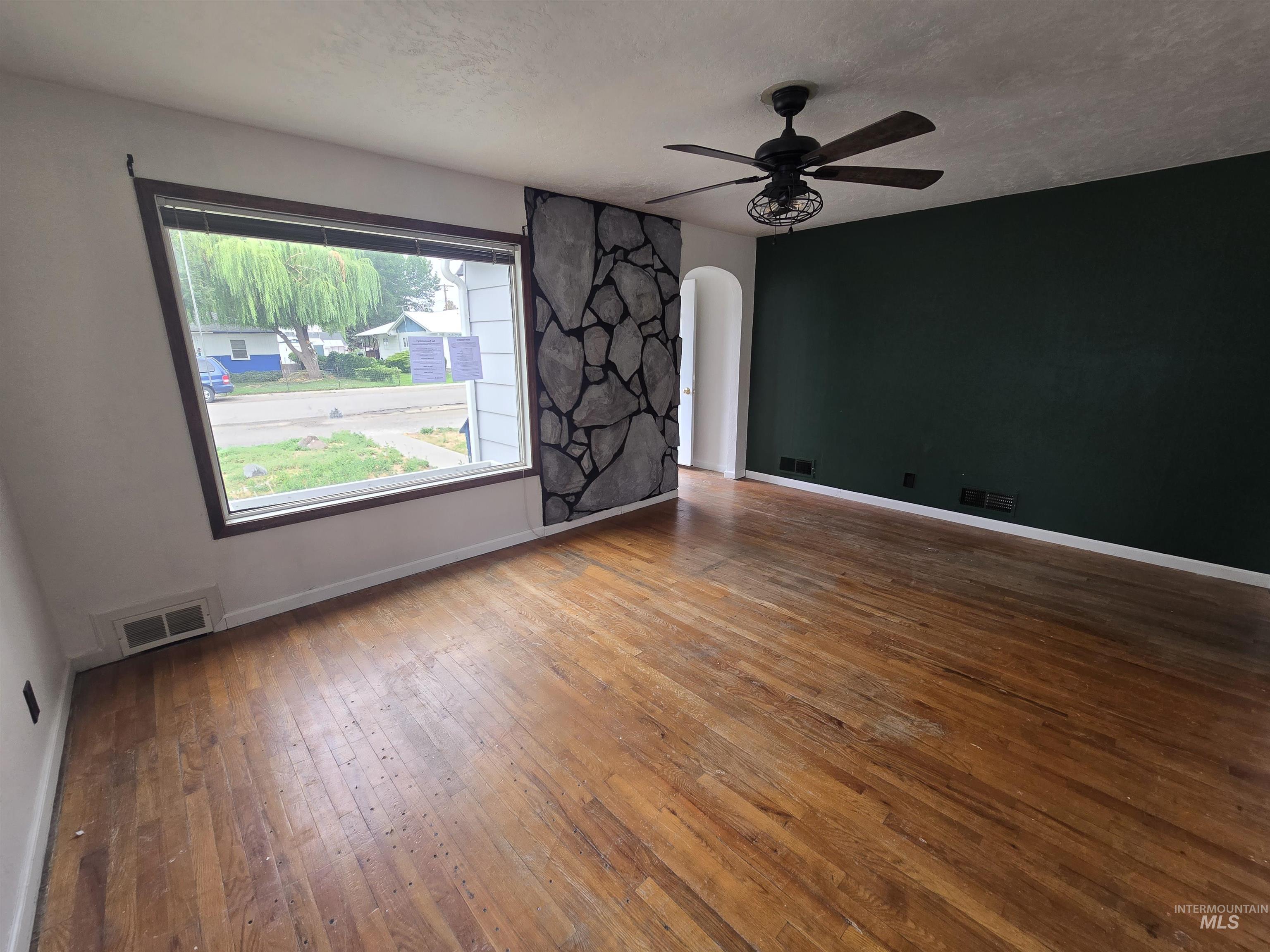 1110 Washington St Property Photo 7