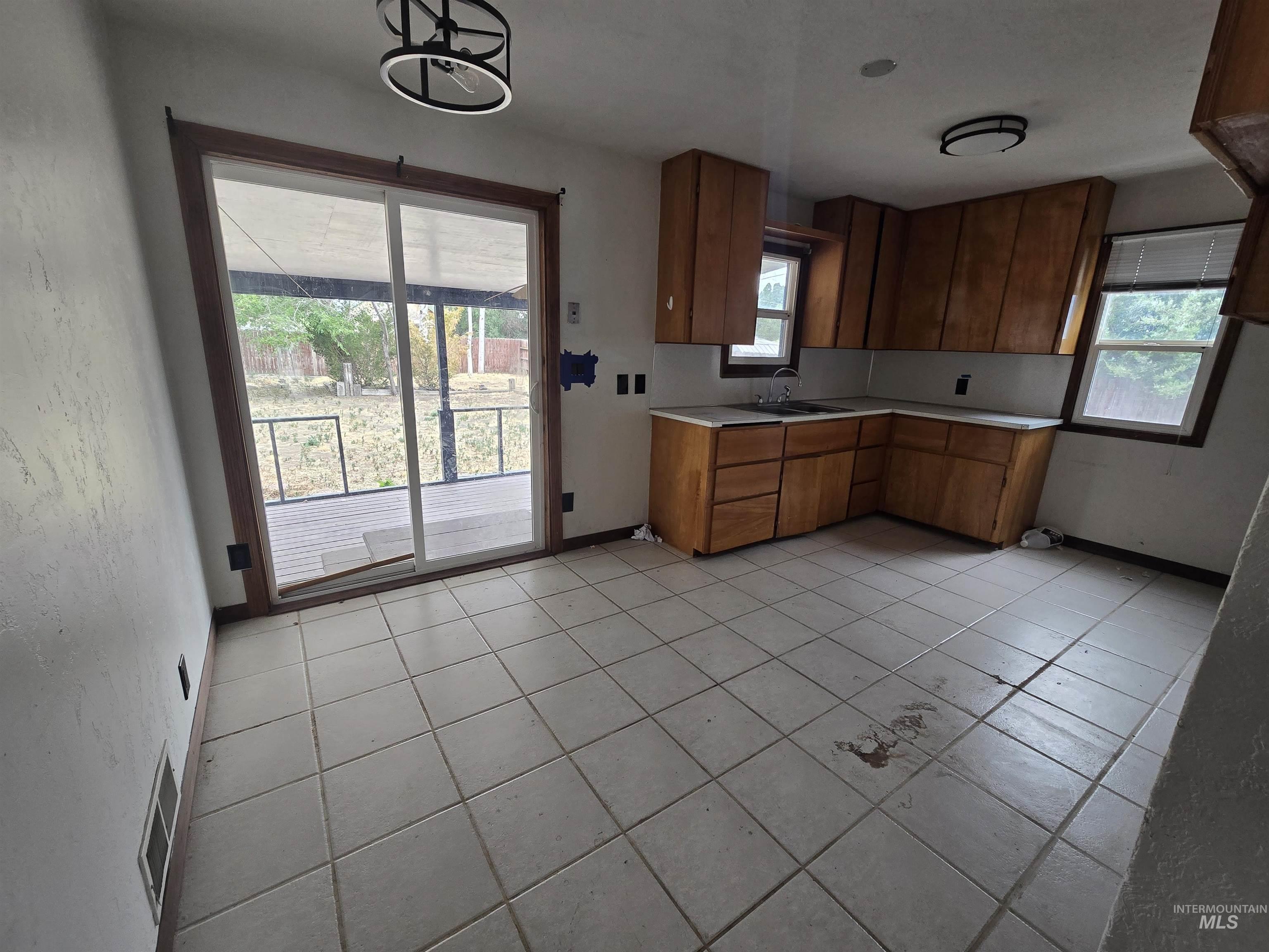 1110 Washington St Property Photo 14