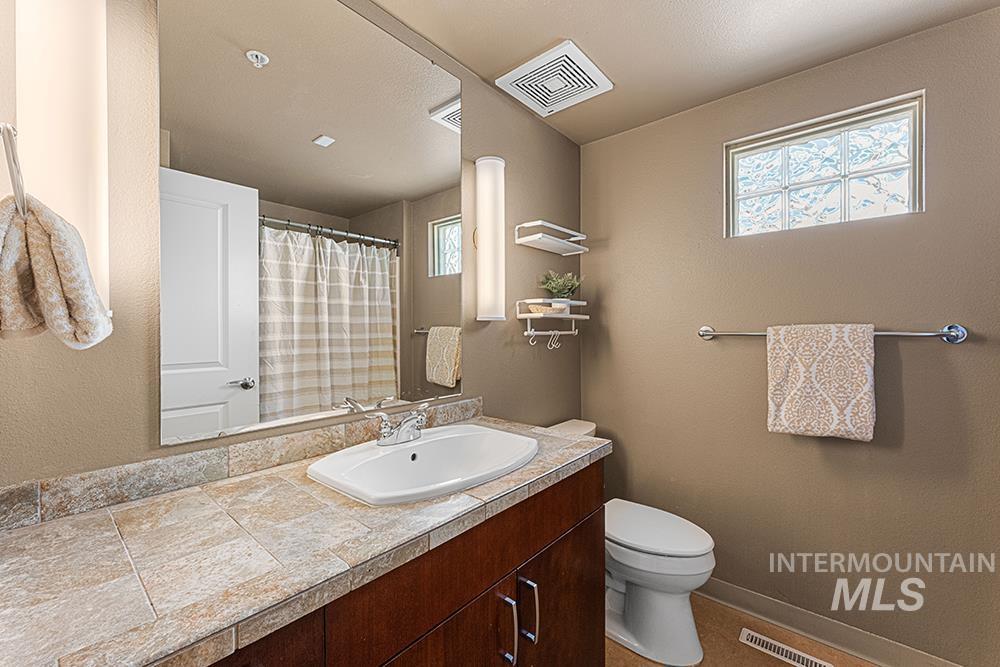 1411 W Grand Ave Property Photo 17