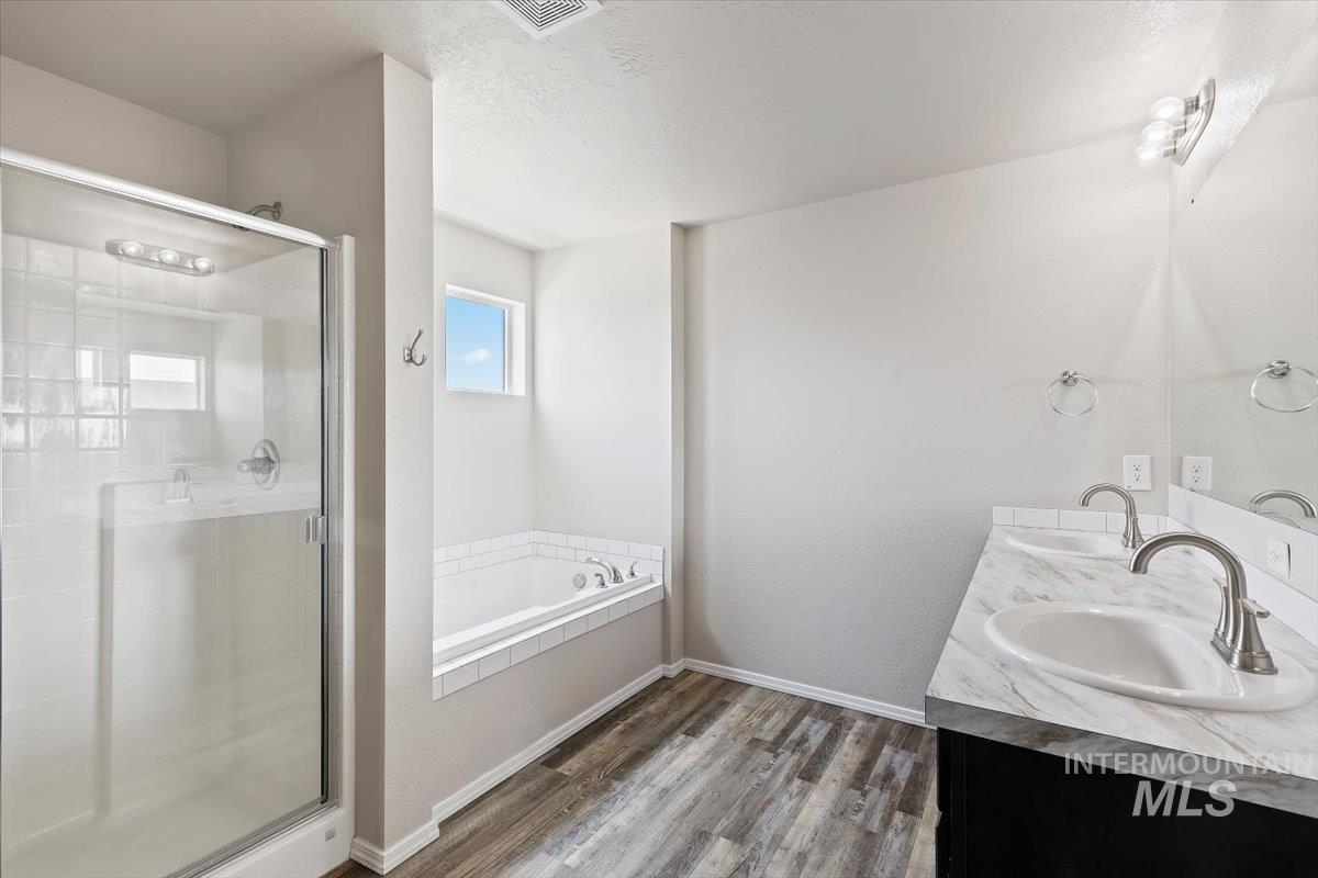 15584 Teita Way Property Photo 17
