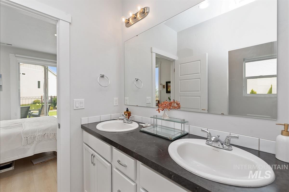 827 N Chastain Ln Property Photo 16