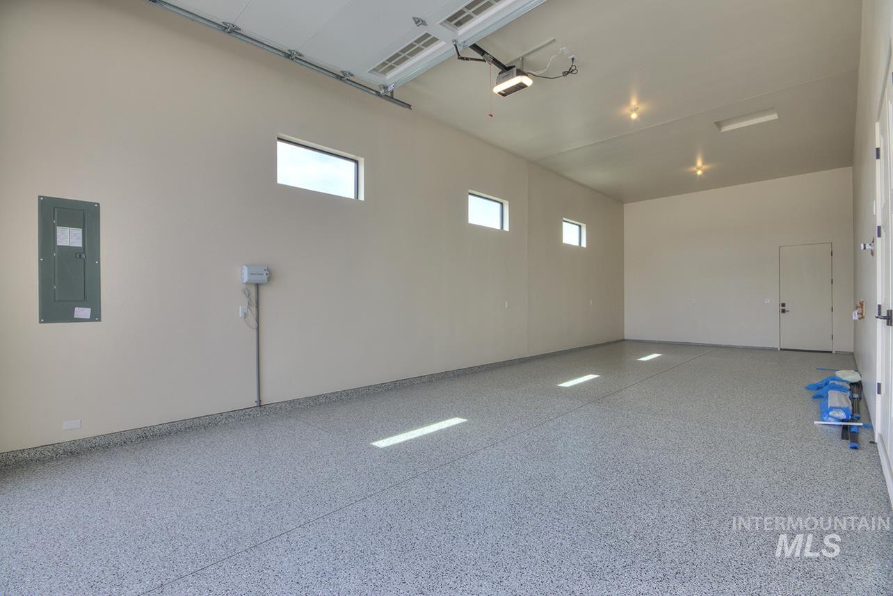 542 Midpoint Ave Property Photo 38