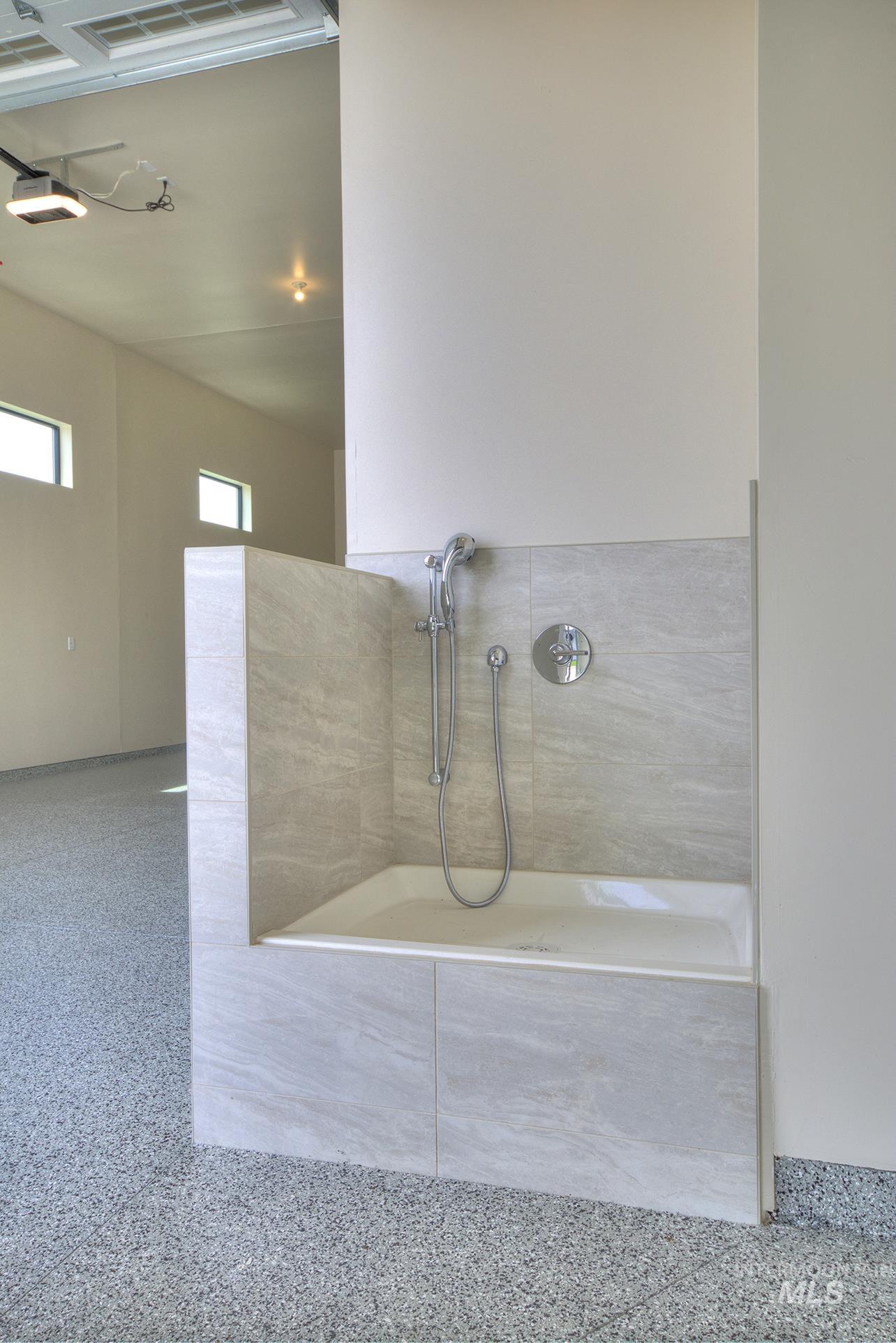 542 Midpoint Ave Property Photo 39