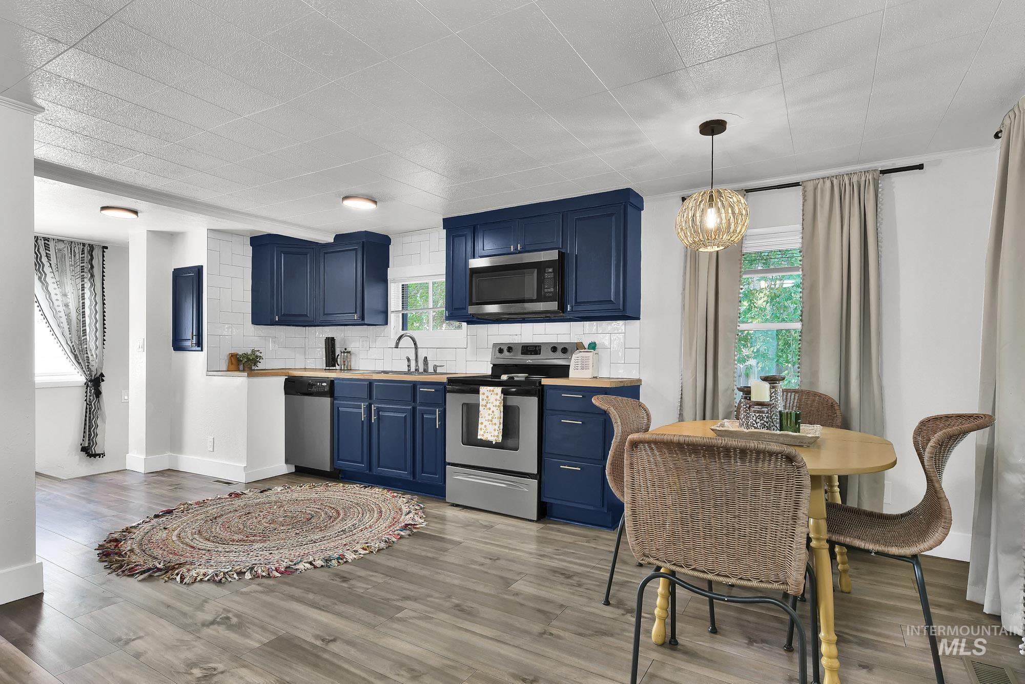 221 Hudson Avenue Property Photo 8
