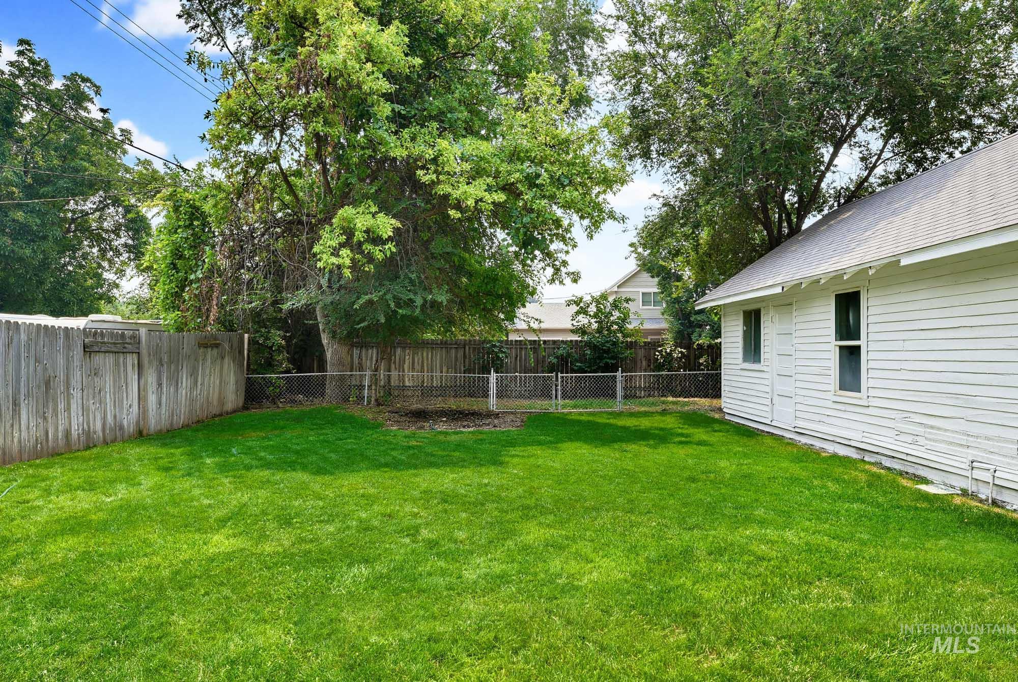 221 Hudson Avenue Property Photo 31