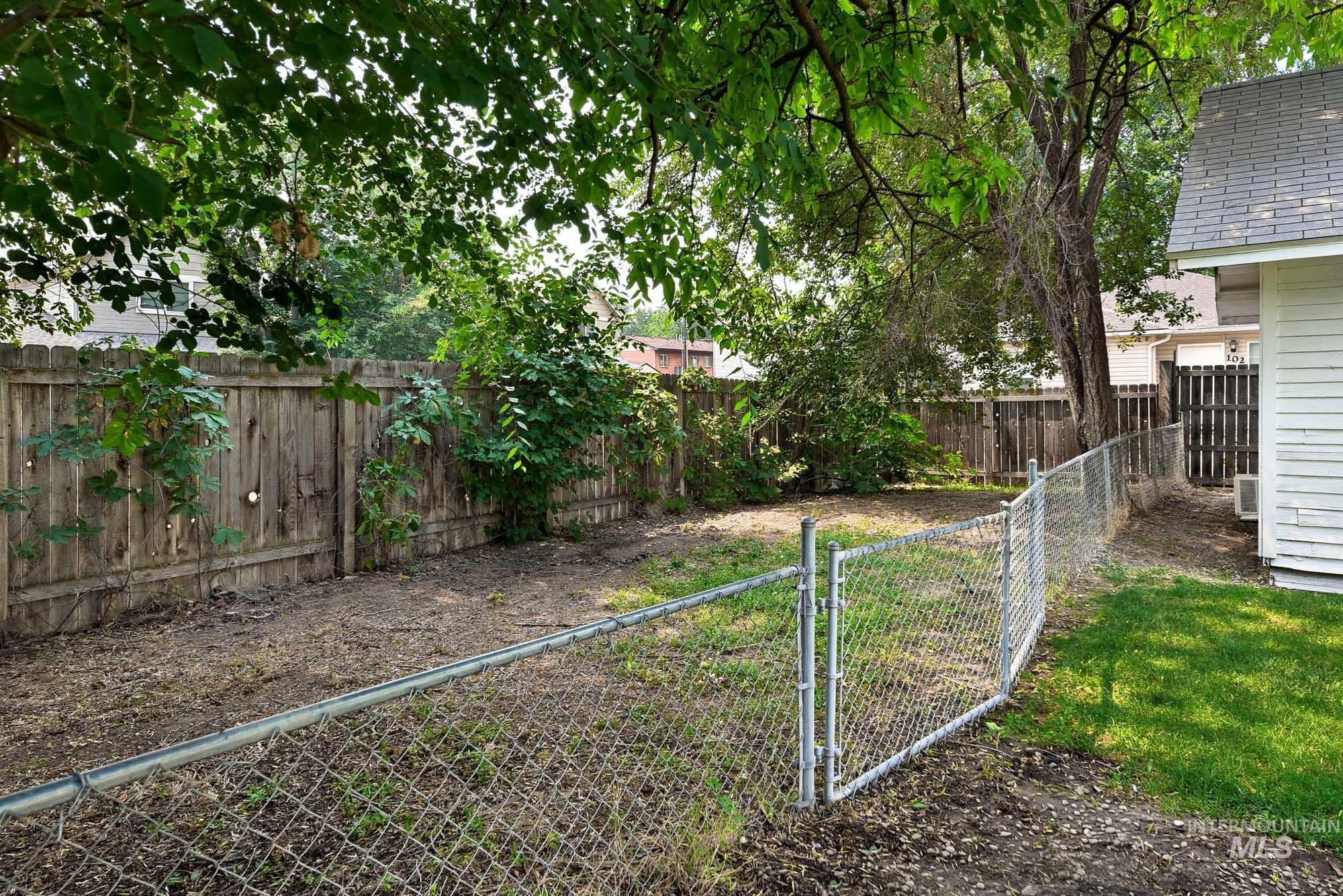 221 Hudson Avenue Property Photo 33