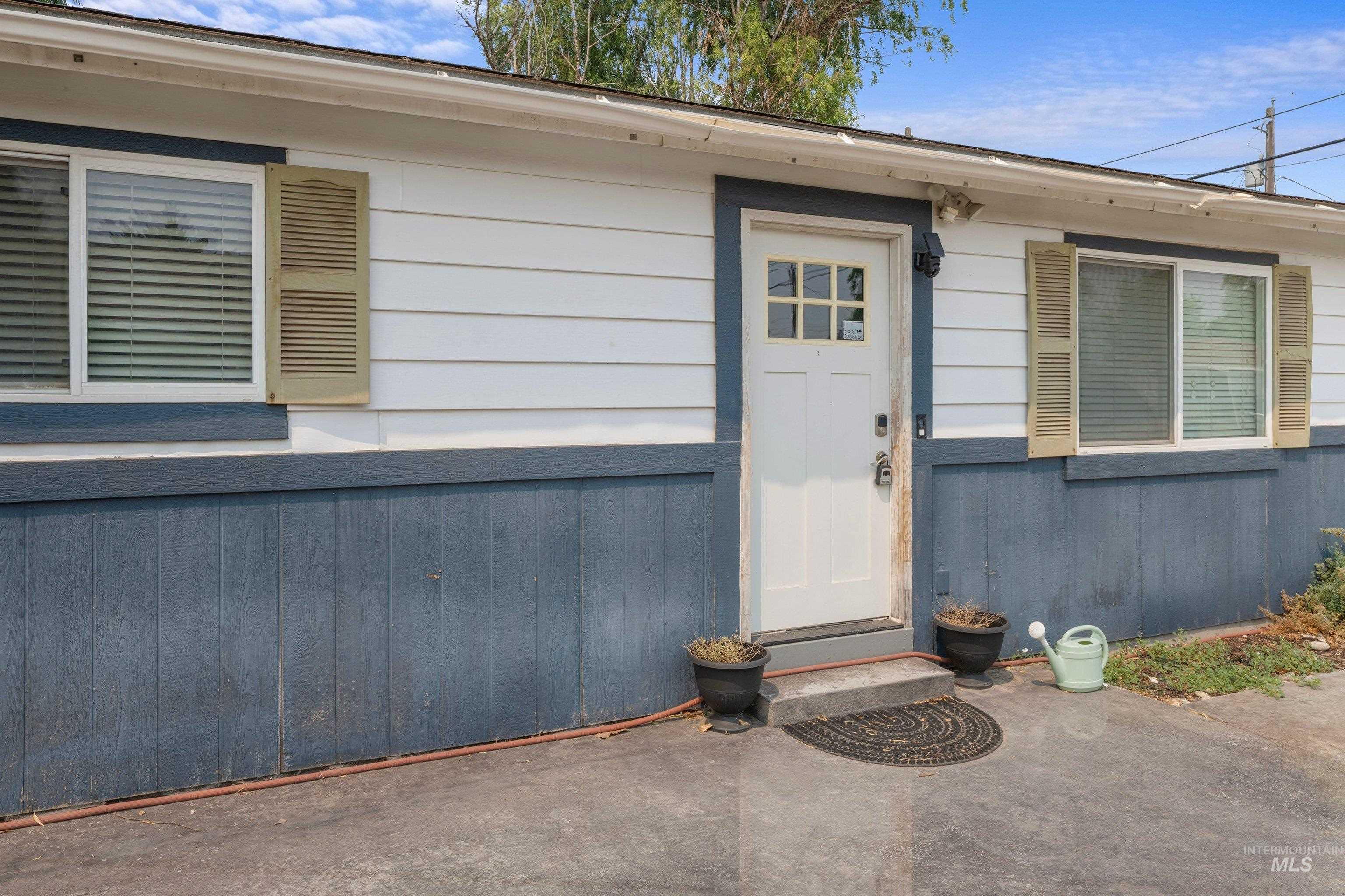 1029 W. Willow Ave. Property Photo 3