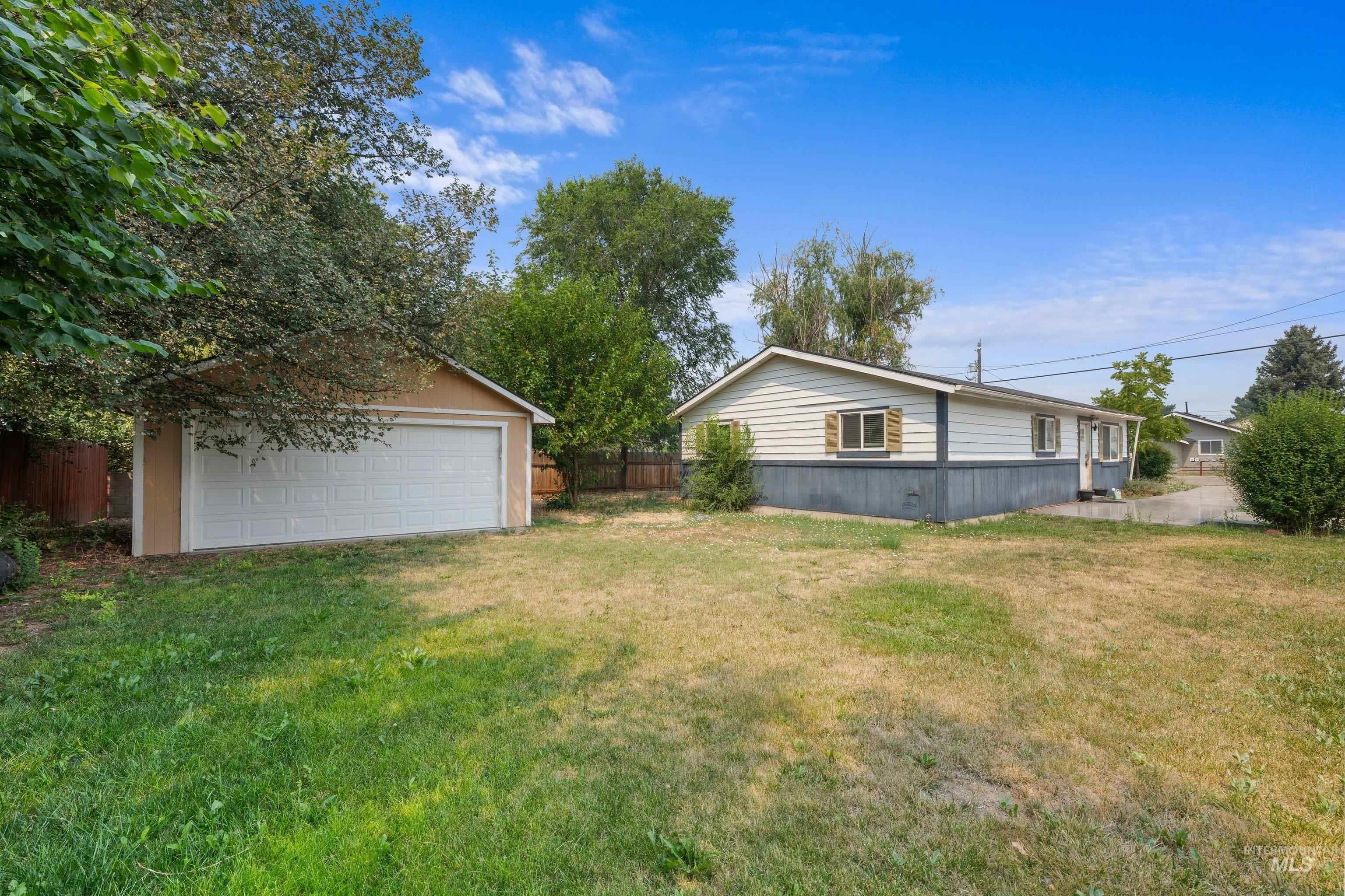 1029 W. Willow Ave. Property Photo 4