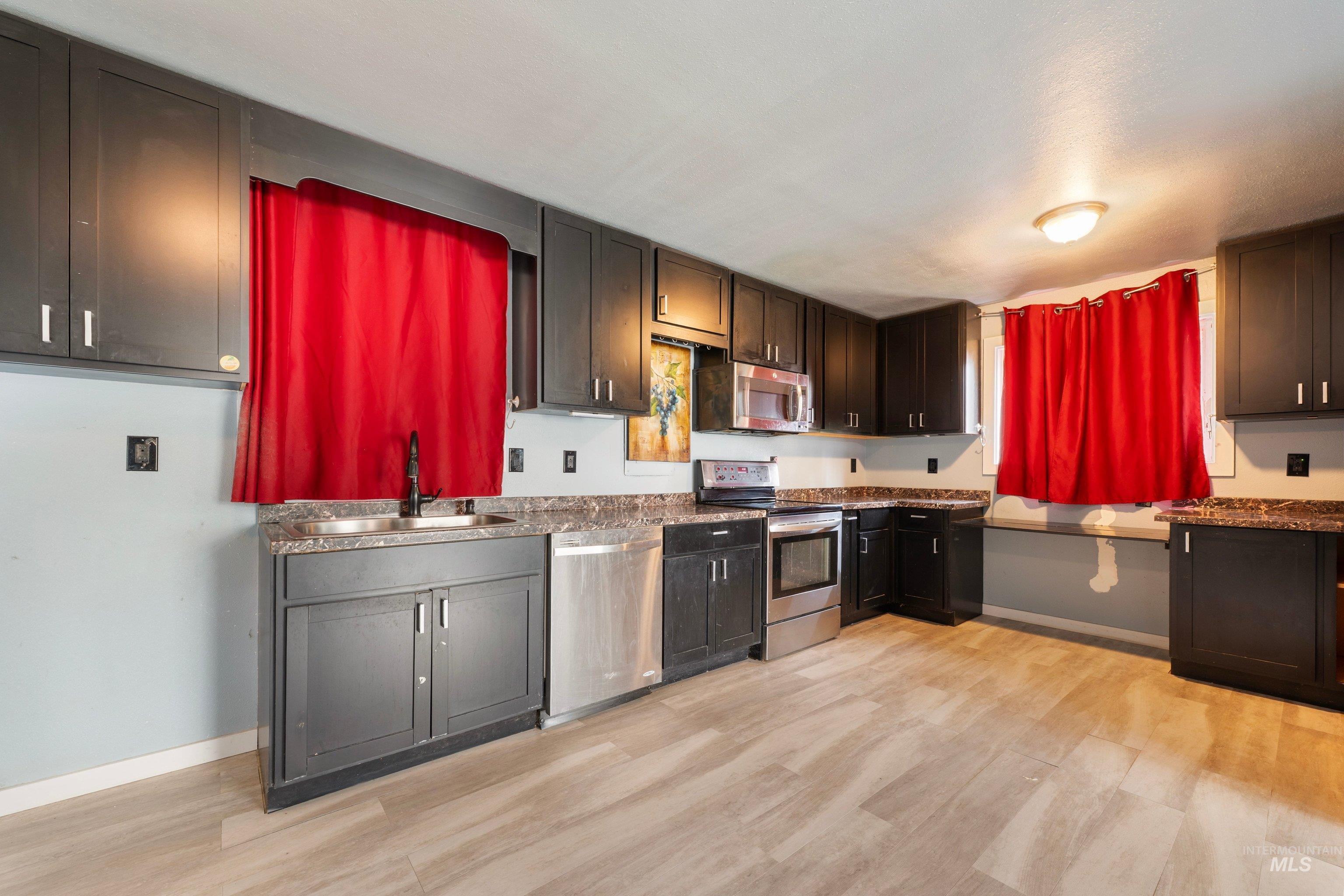 1029 W. Willow Ave. Property Photo 8