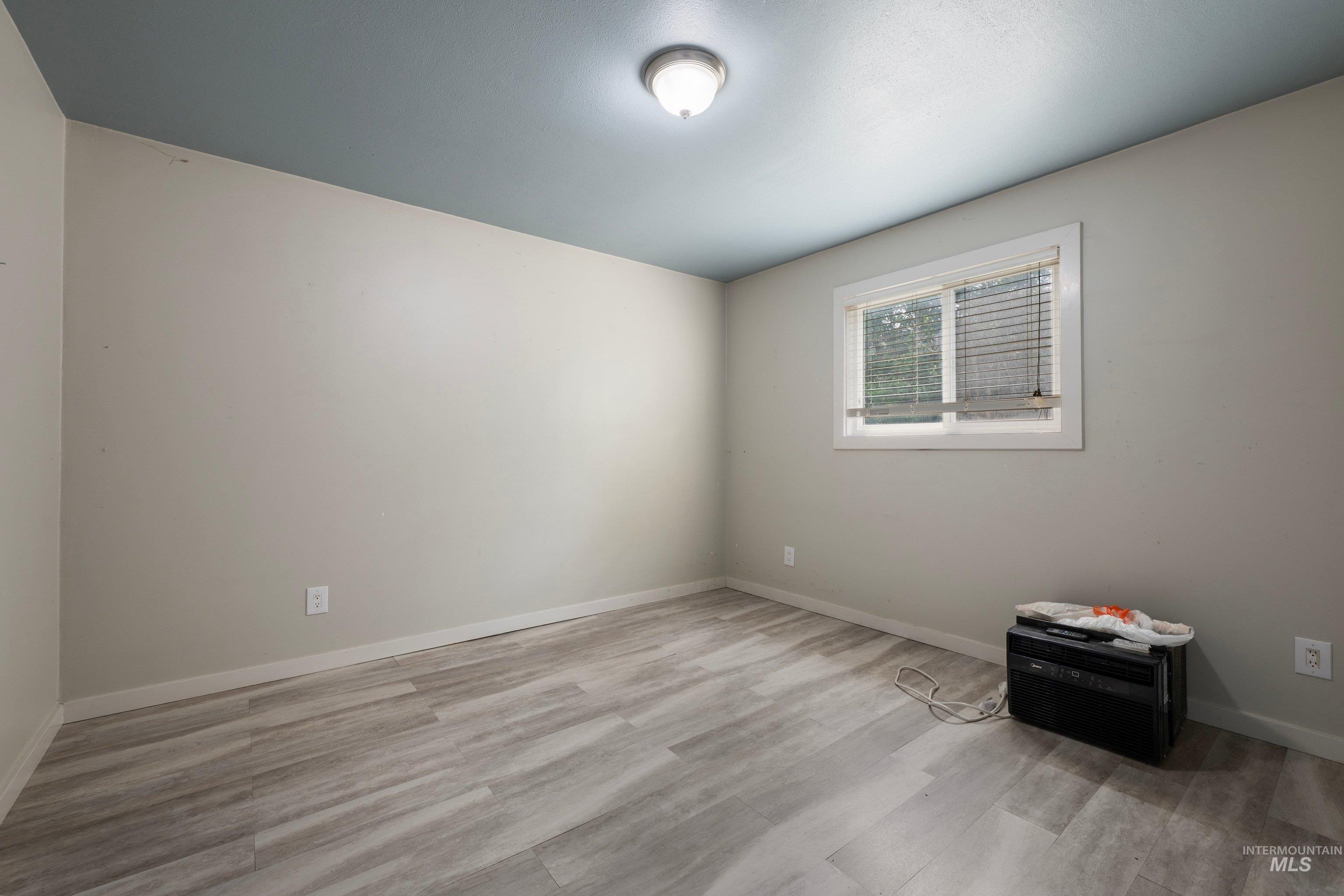 1029 W. Willow Ave. Property Photo 13