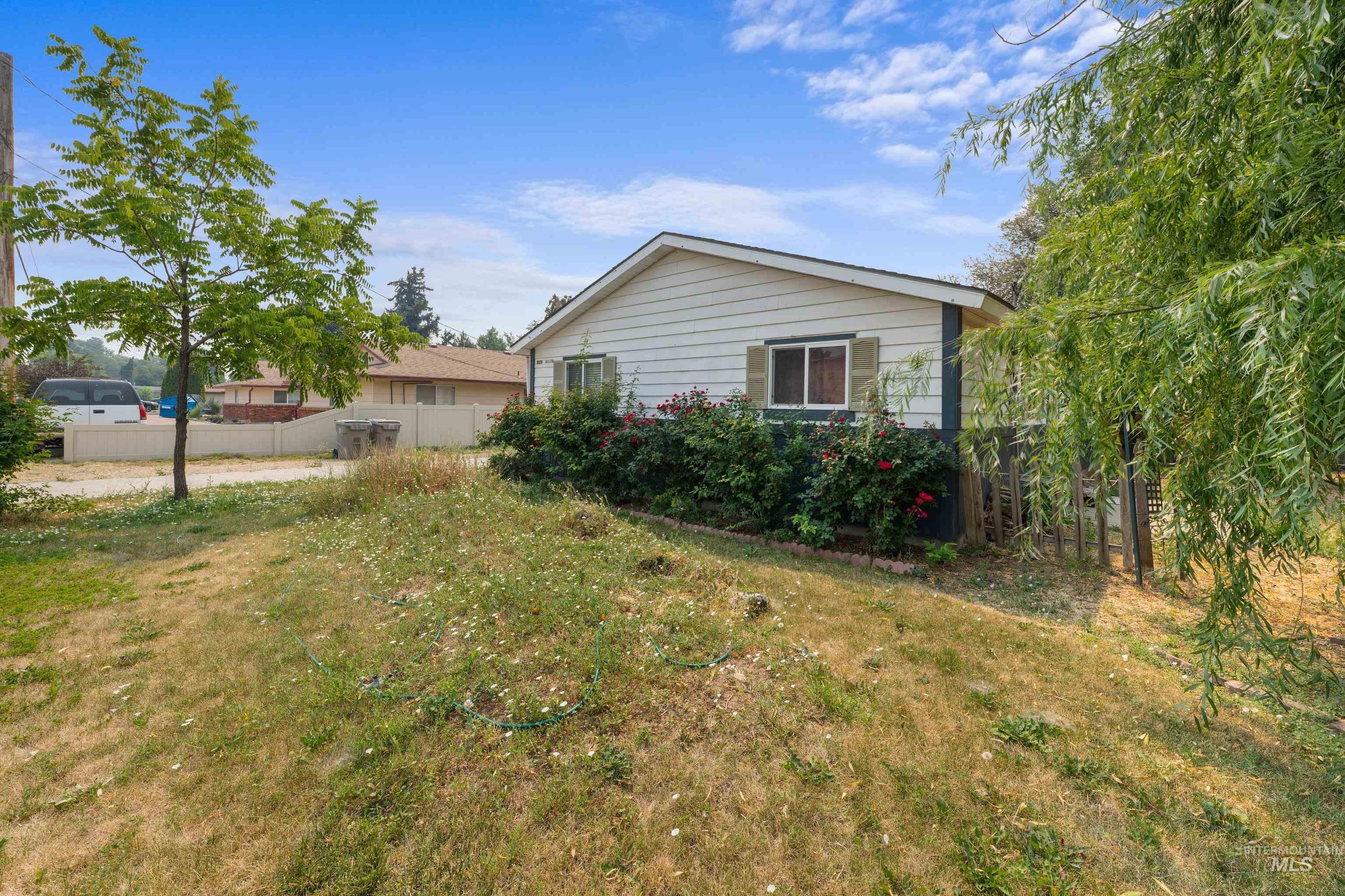 1029 W. Willow Ave. Property Photo 18