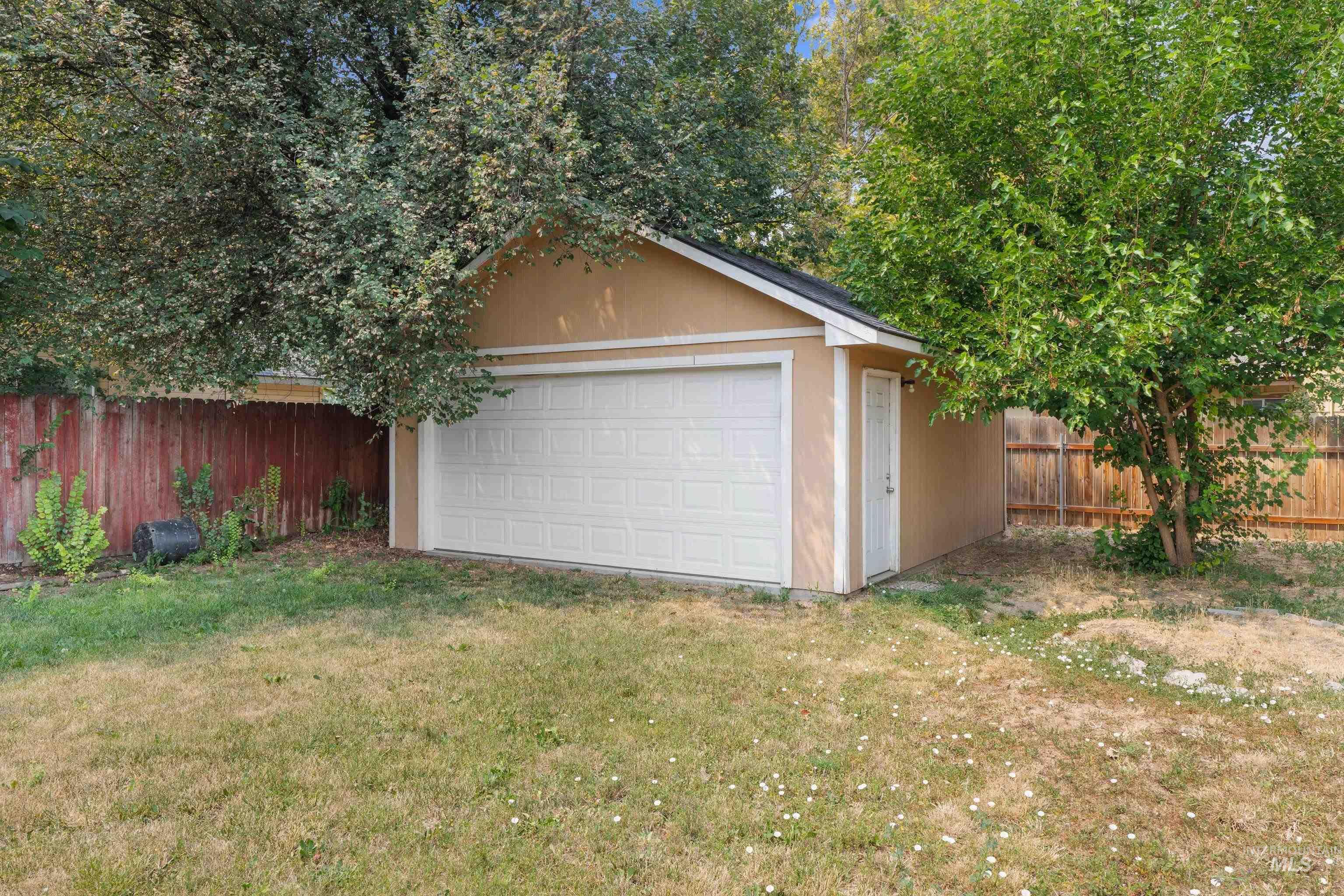 1029 W. Willow Ave. Property Photo 19
