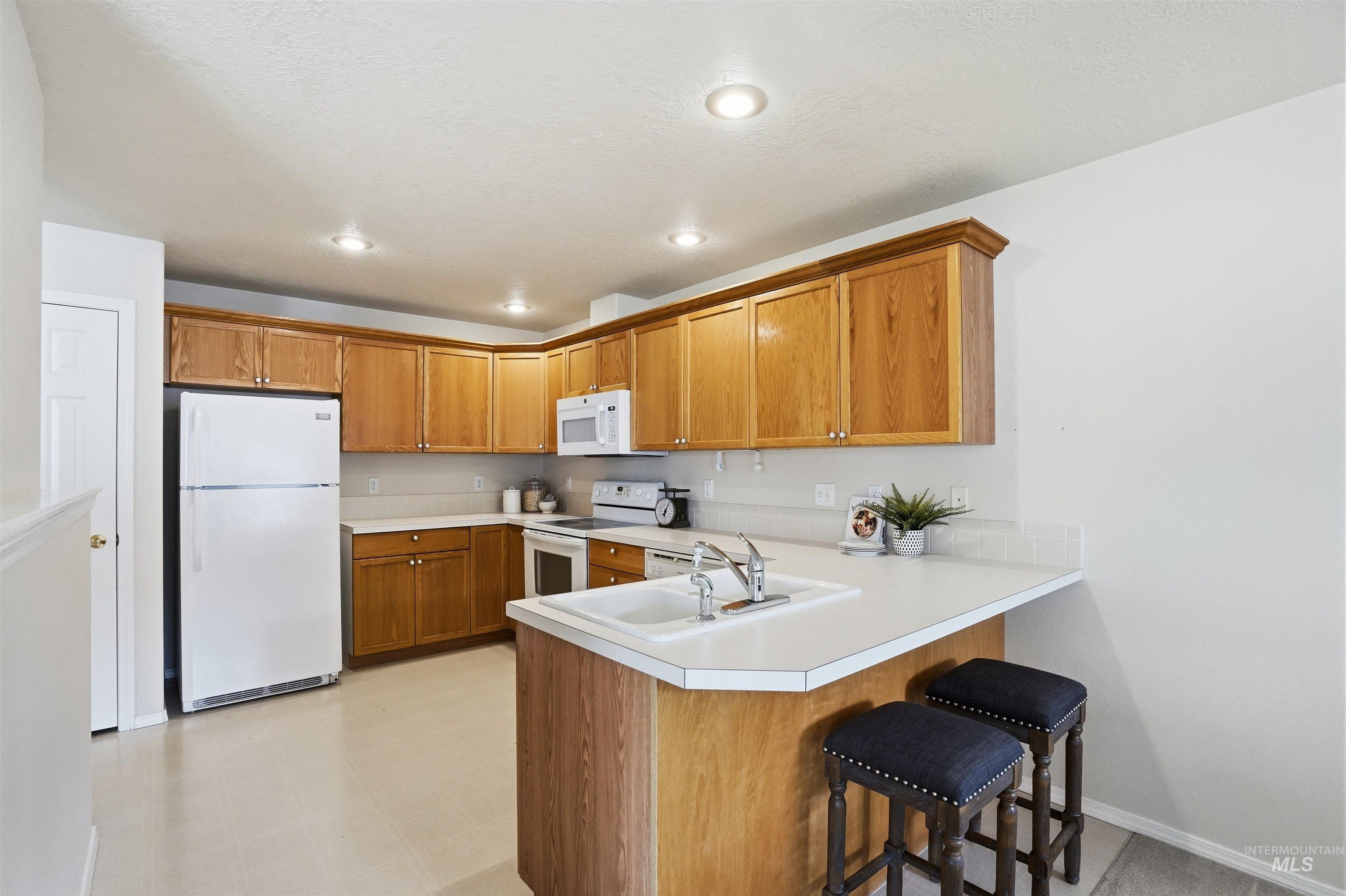 1884 N Buena Vista Ave. Property Photo 3