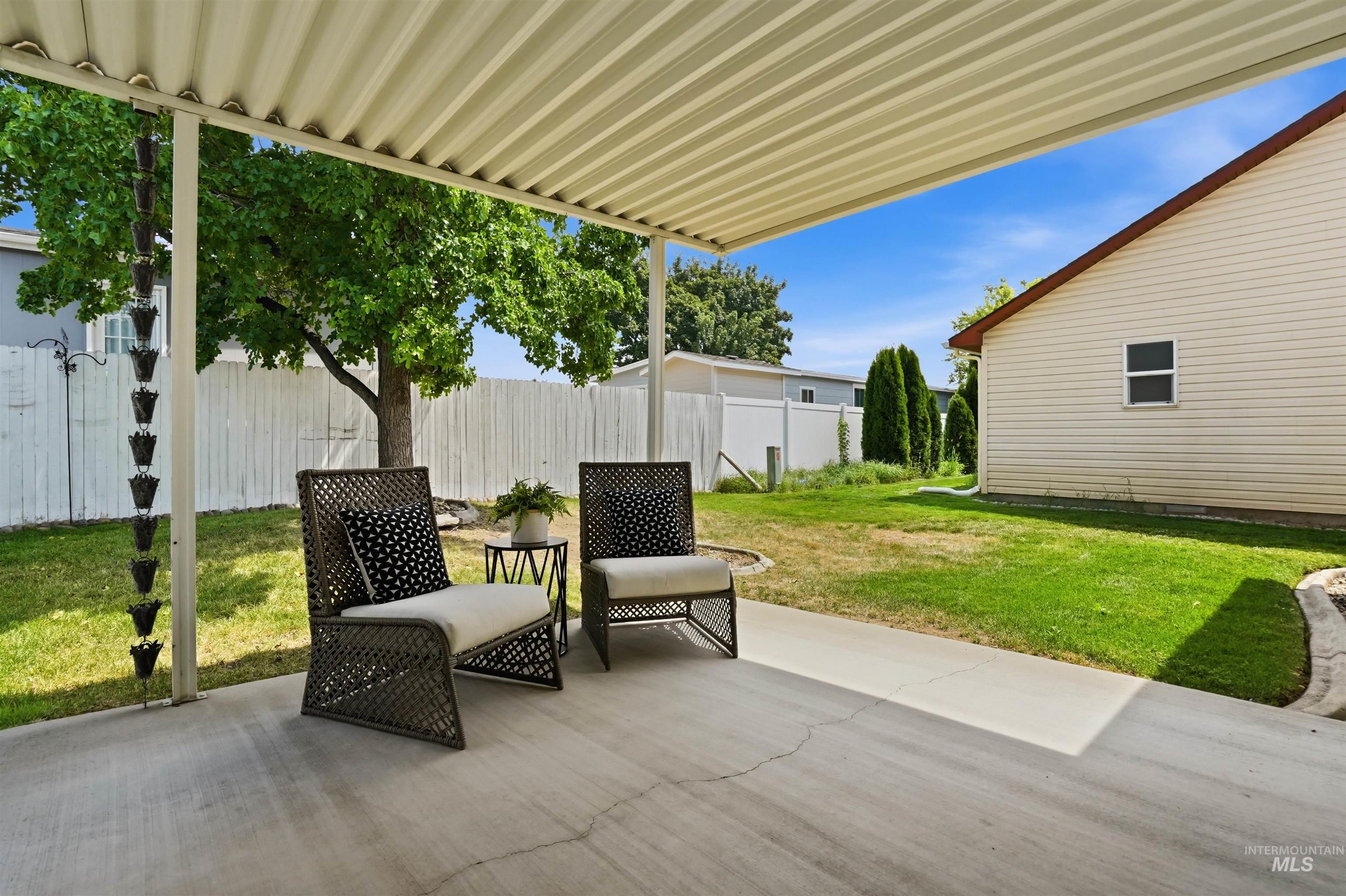 1884 N Buena Vista Ave. Property Photo 4