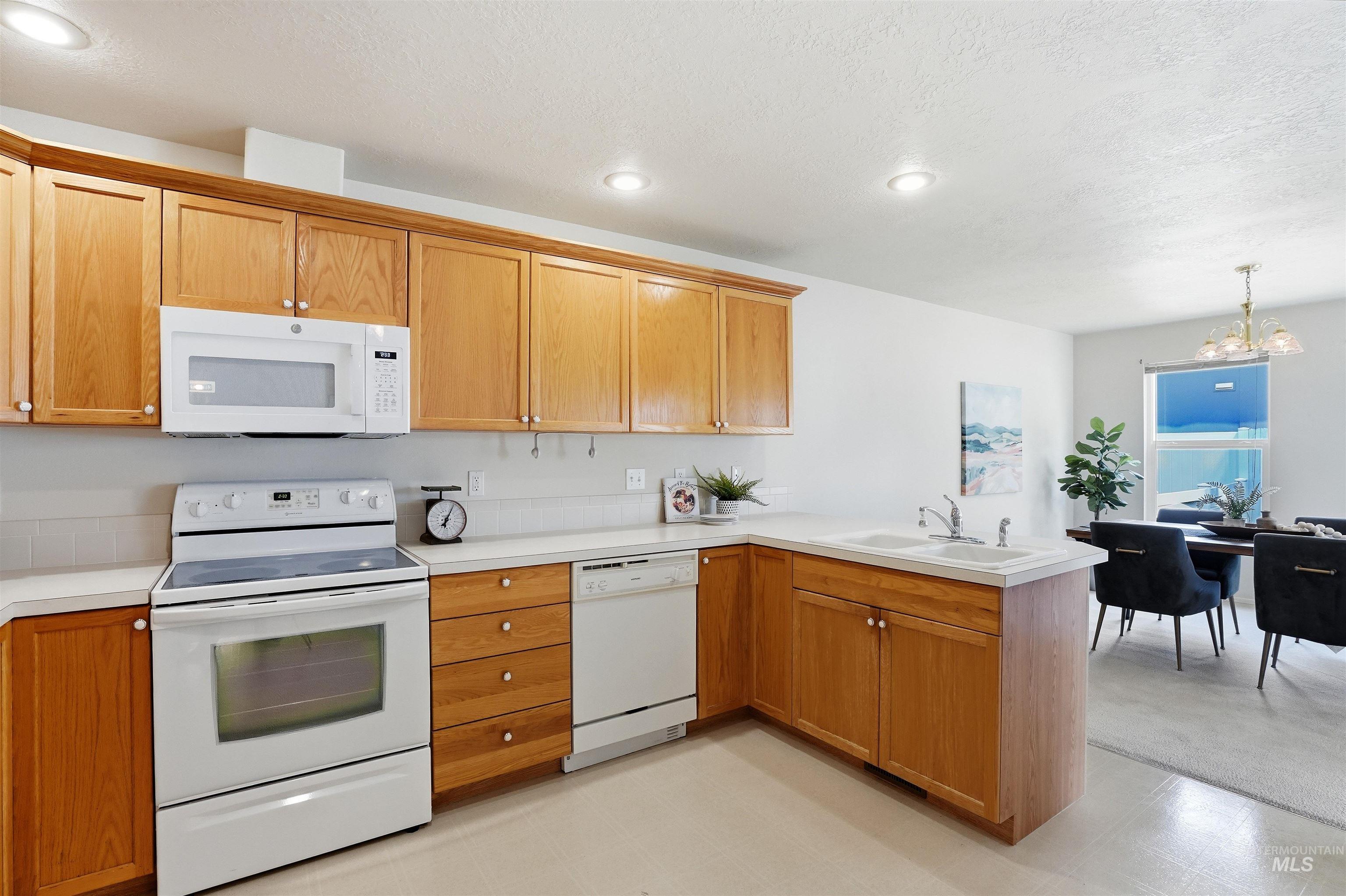 1884 N Buena Vista Ave. Property Photo 27