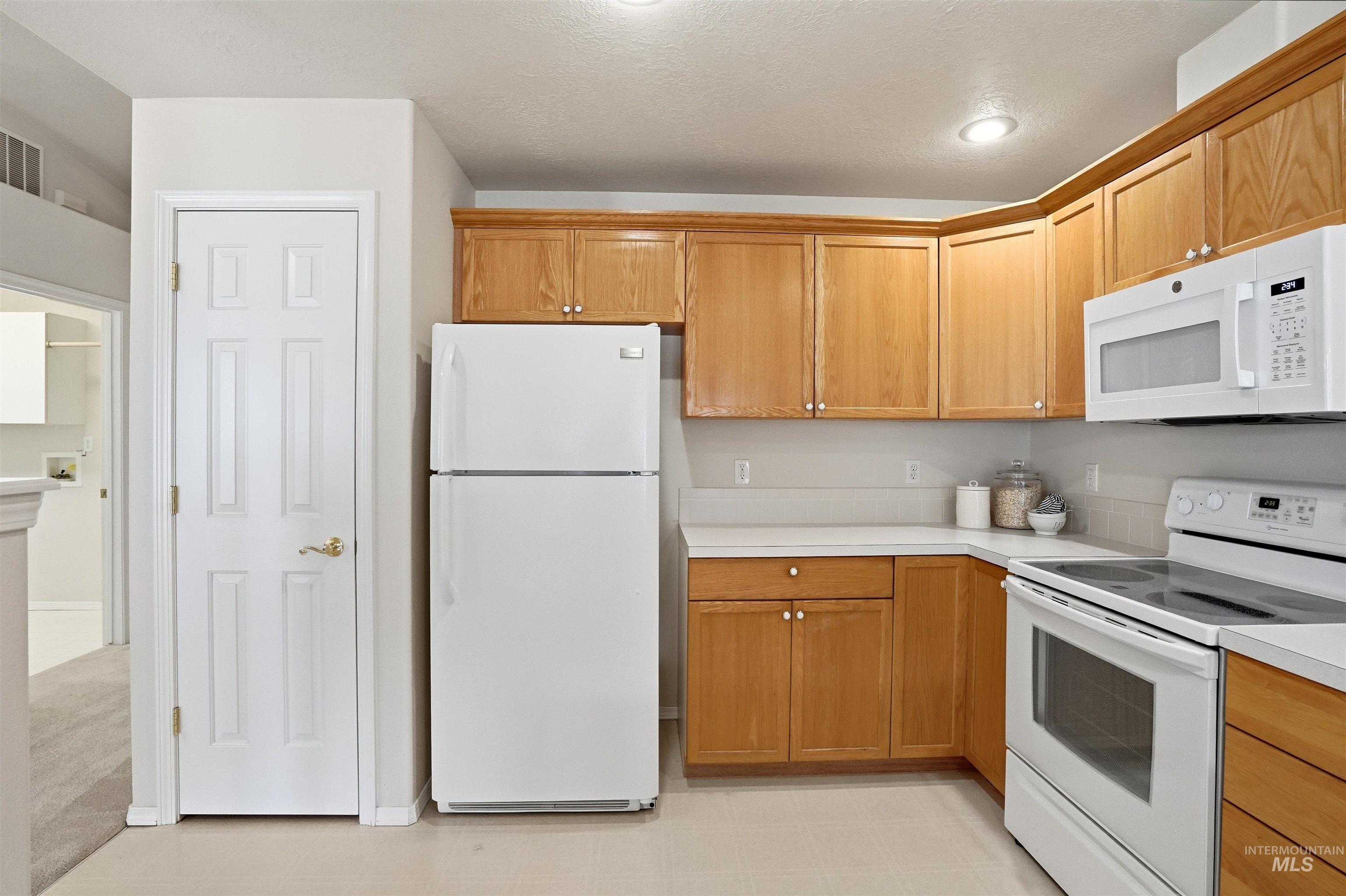 1884 N Buena Vista Ave. Property Photo 28