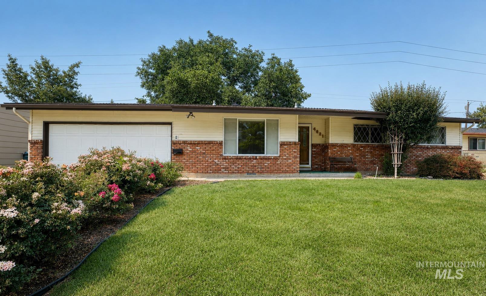 4821 N Parkwood Property Photo 1