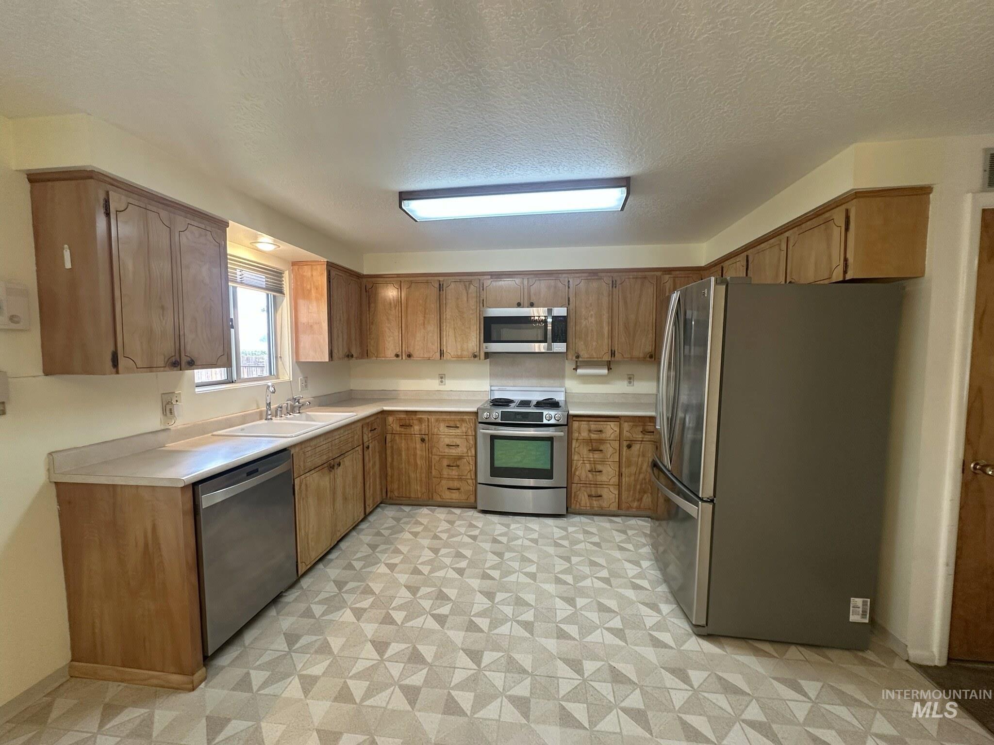 4821 N Parkwood Property Photo 2