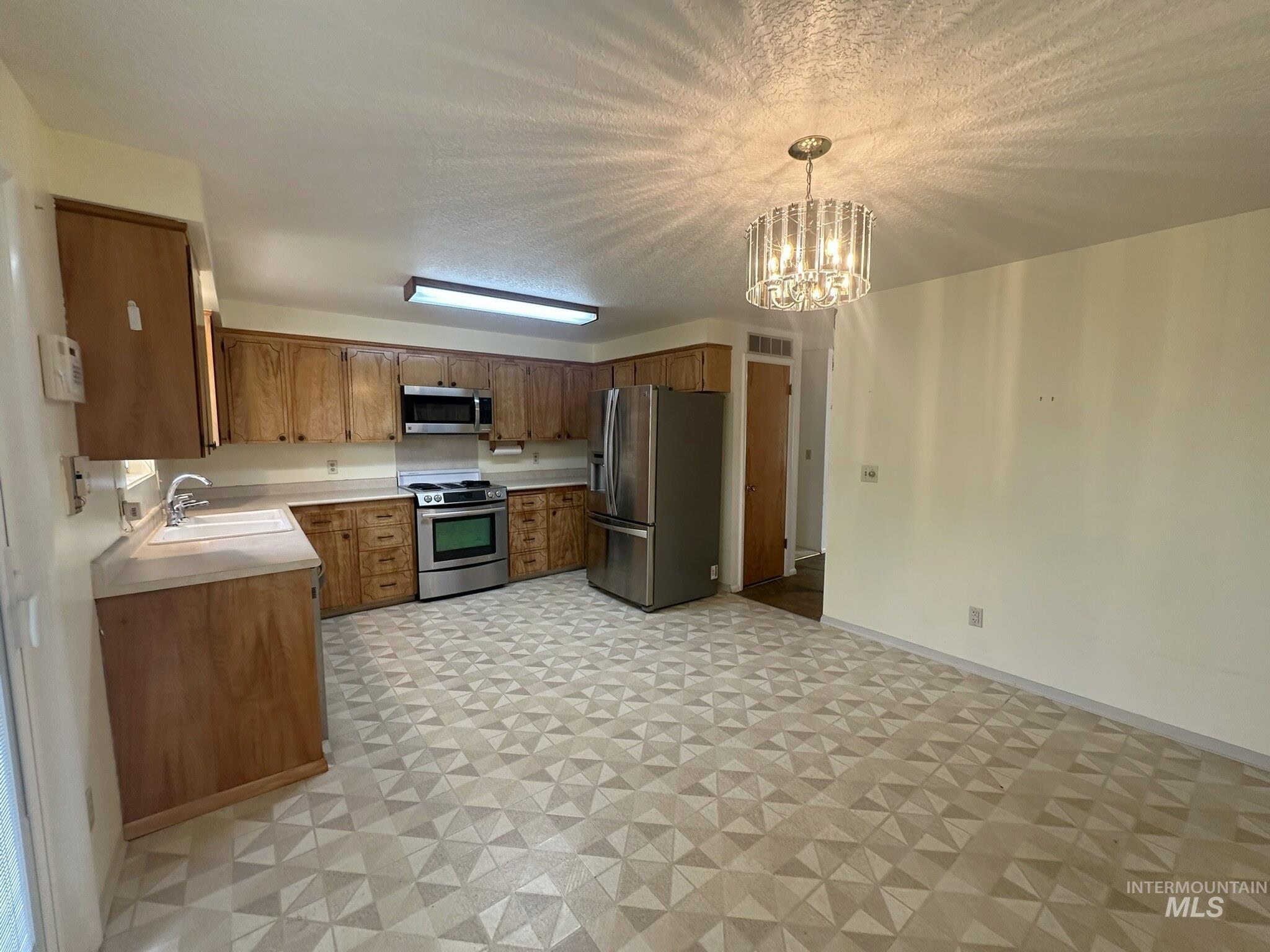 4821 N Parkwood Property Photo 4