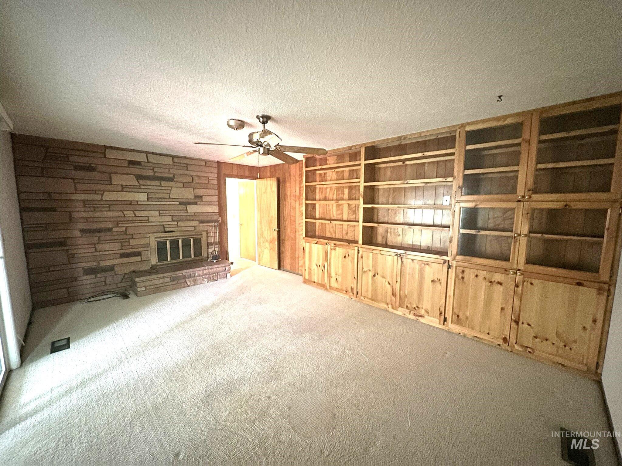 4821 N Parkwood Property Photo 9
