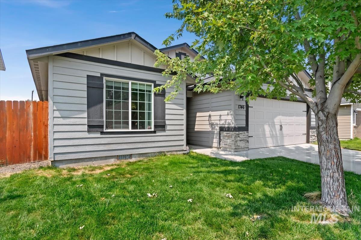 1746 E Deerhill Dr Property Photo 2