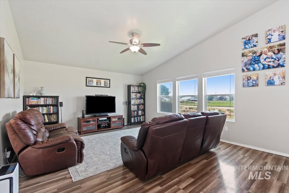 1746 E Deerhill Dr Property Photo 4