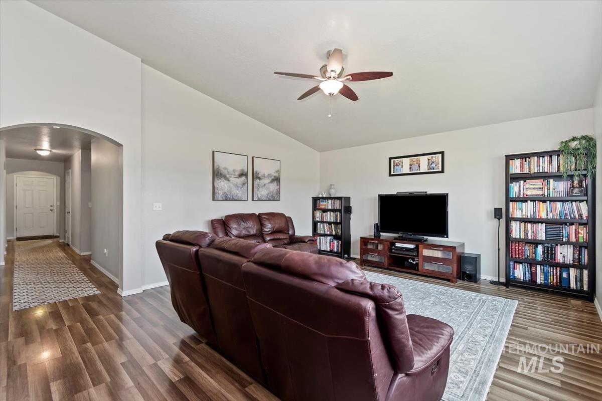 1746 E Deerhill Dr Property Photo 5