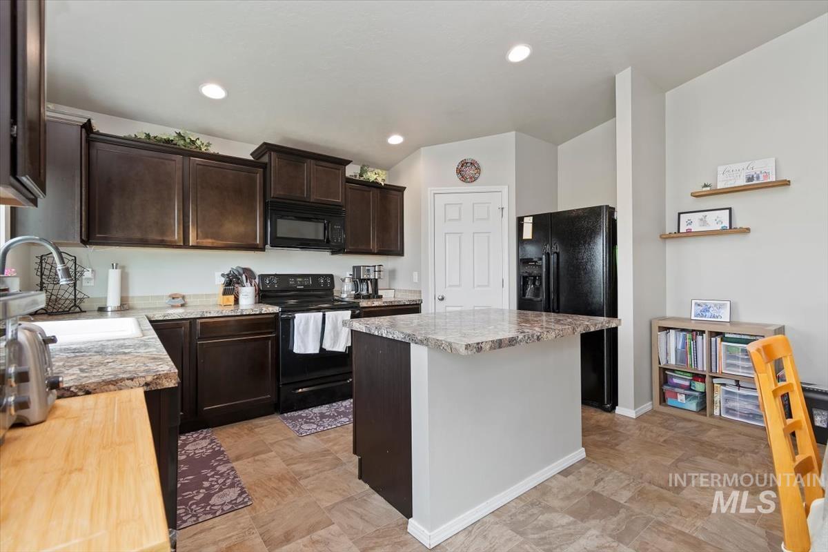 1746 E Deerhill Dr Property Photo 7
