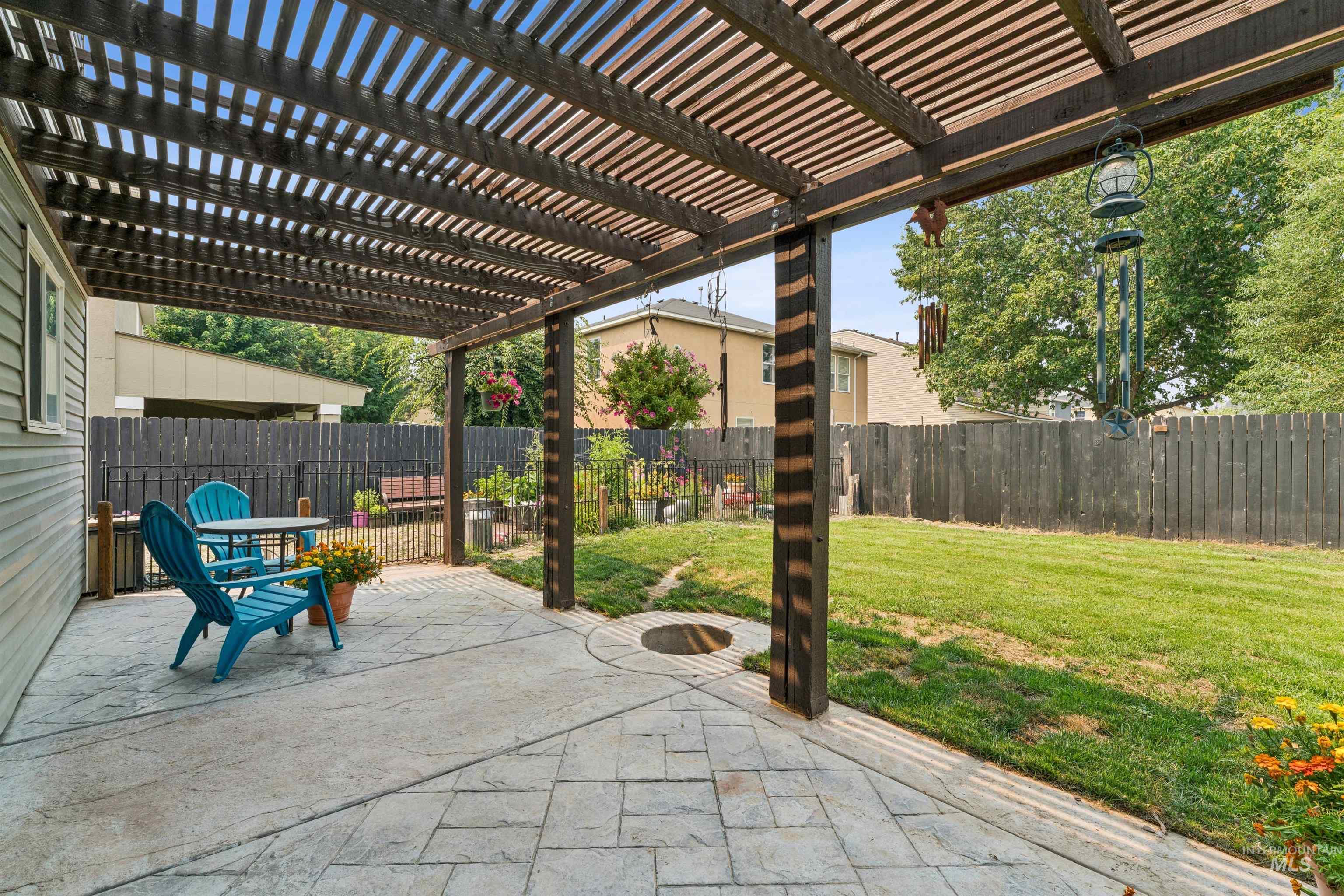 168 E Willow Creek Dr Property Photo 4