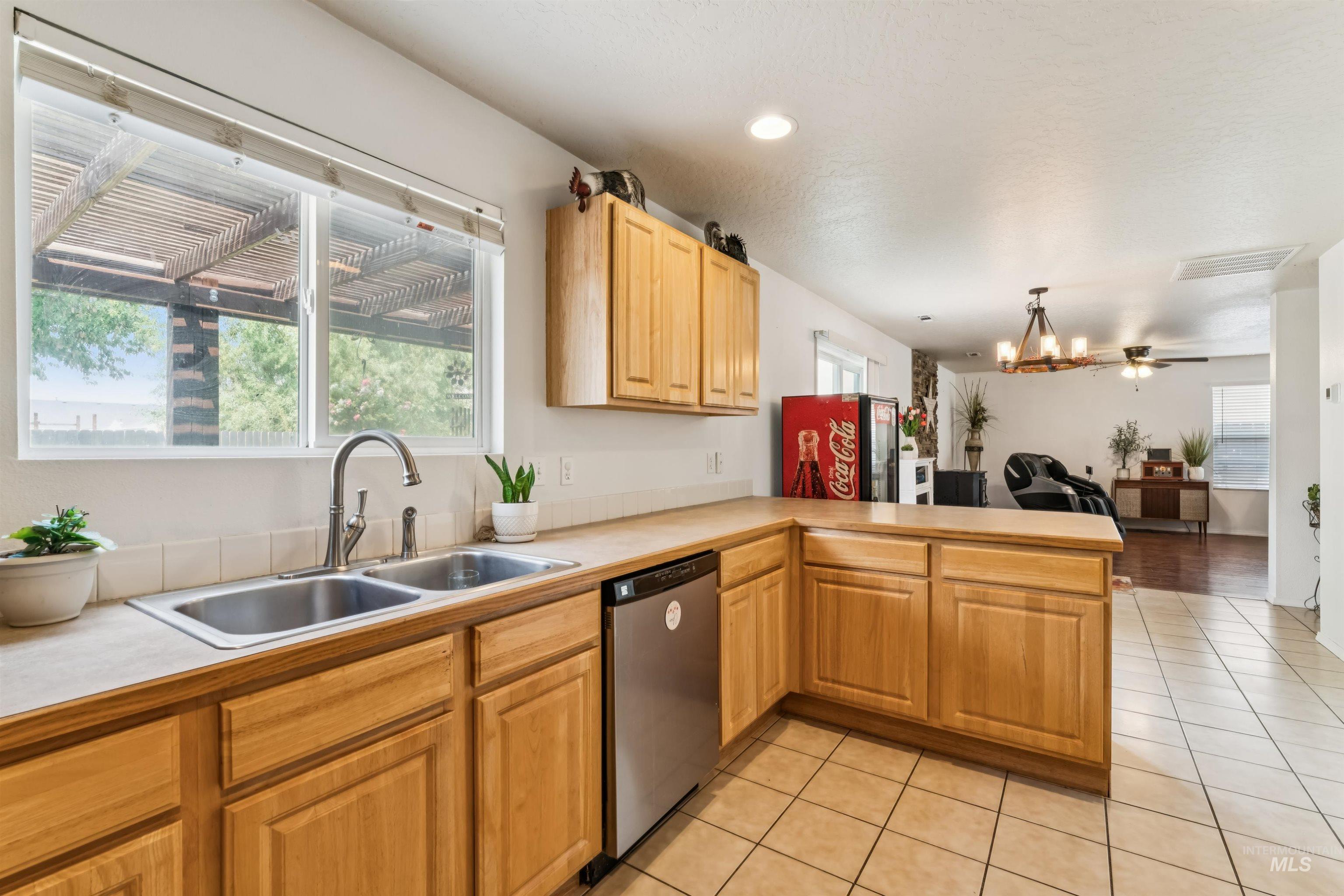 168 E Willow Creek Dr Property Photo 12