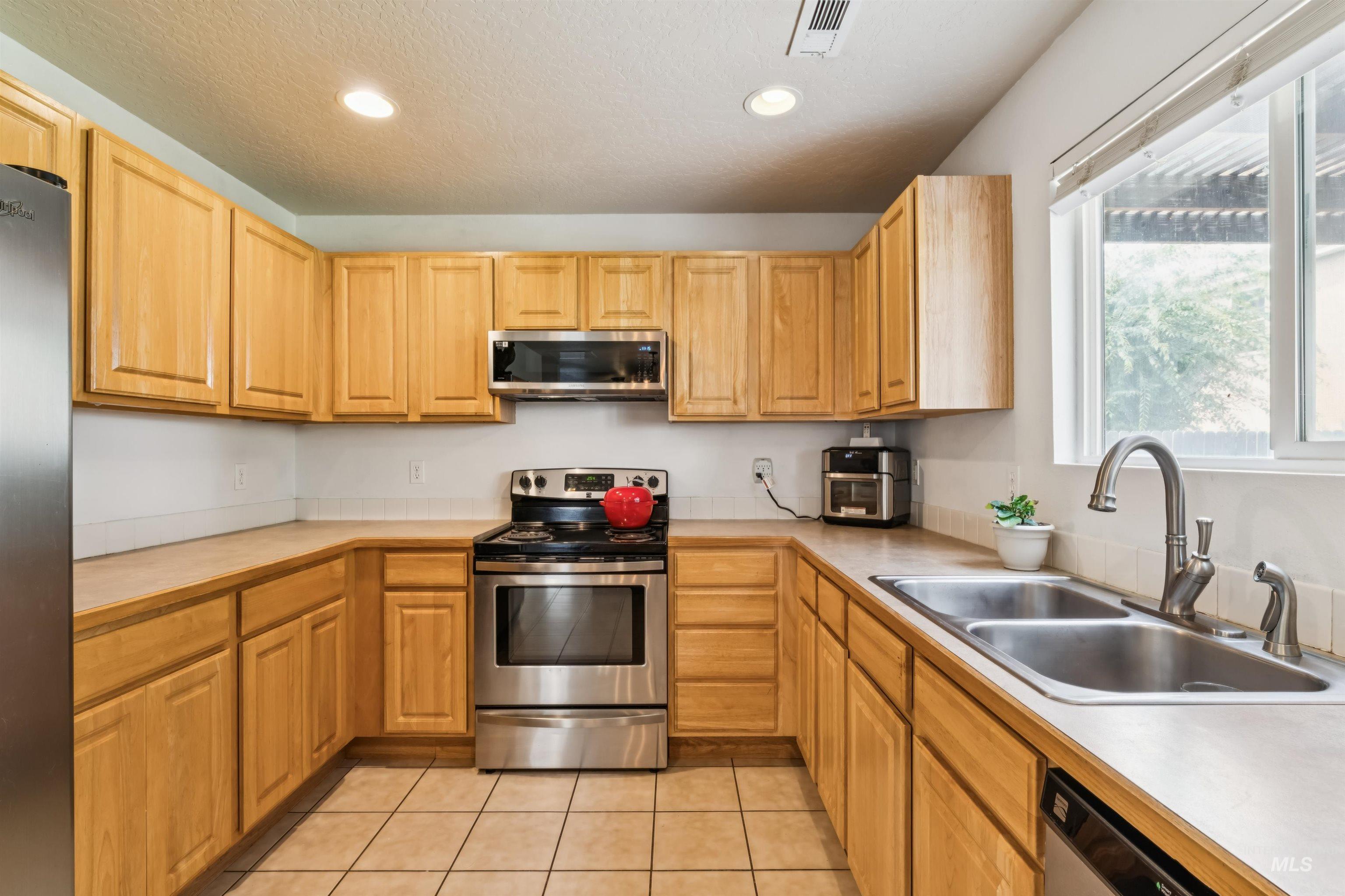 168 E Willow Creek Dr Property Photo 13