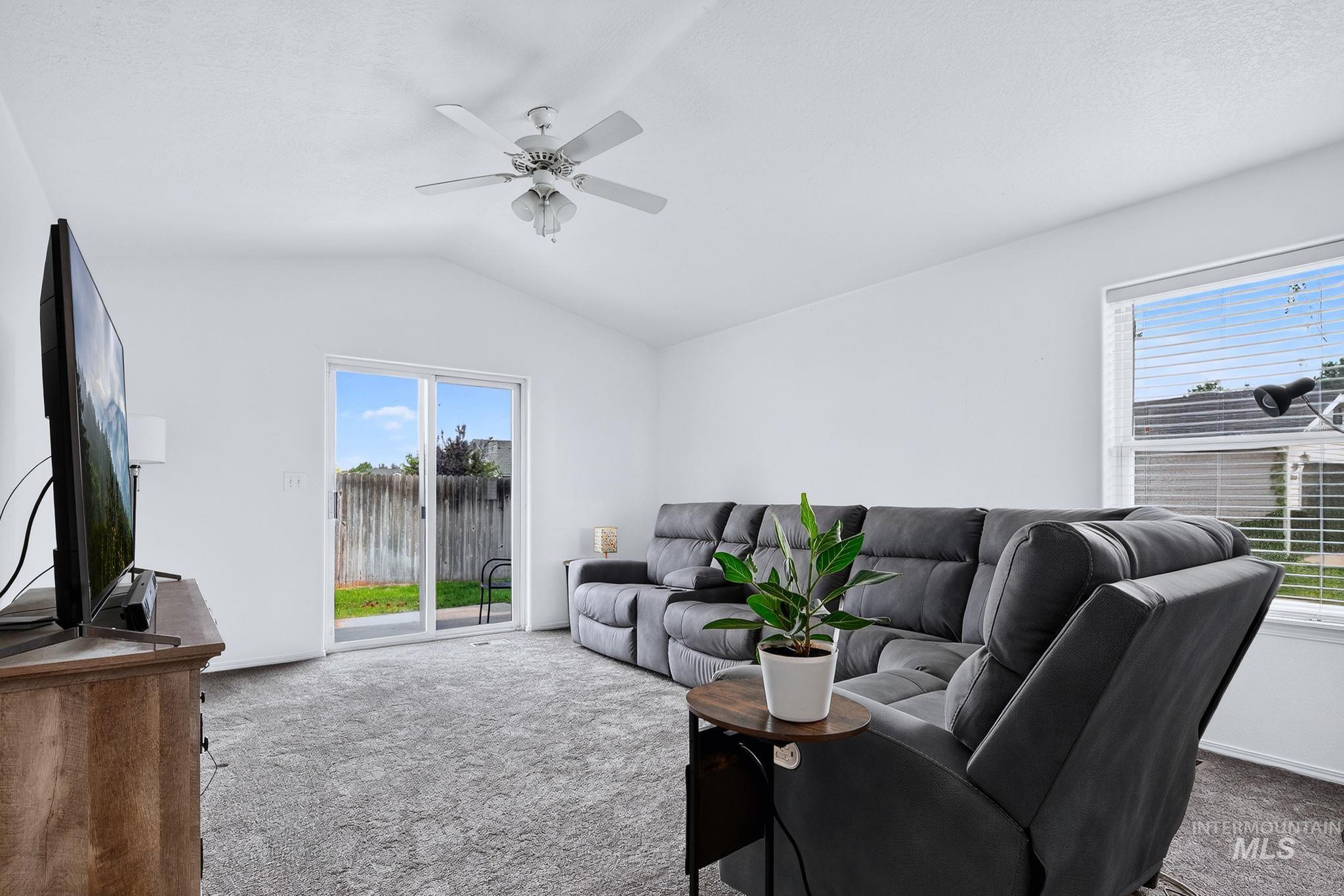 3308 Coachman Ct Property Photo 5