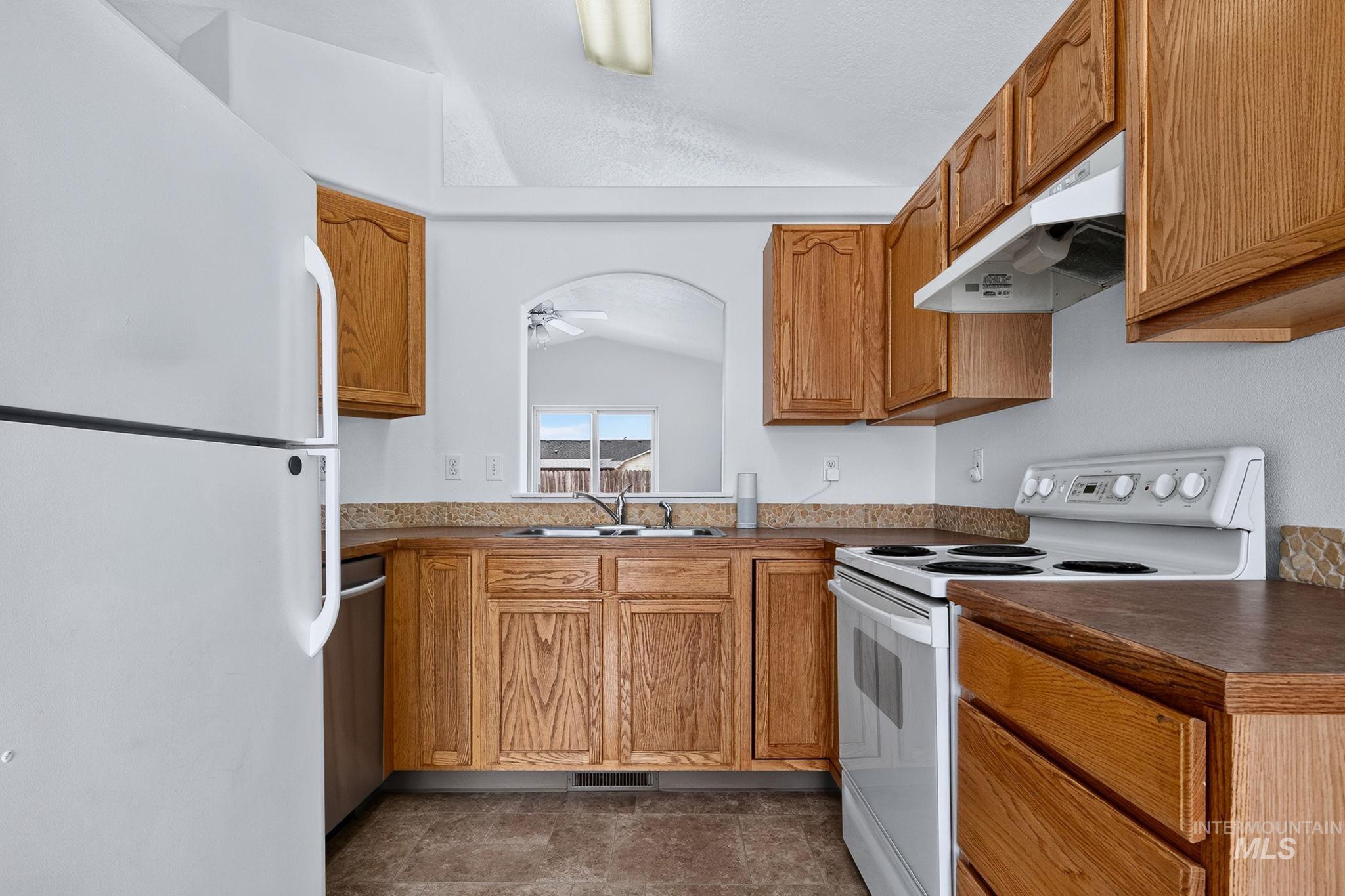 3308 Coachman Ct Property Photo 7