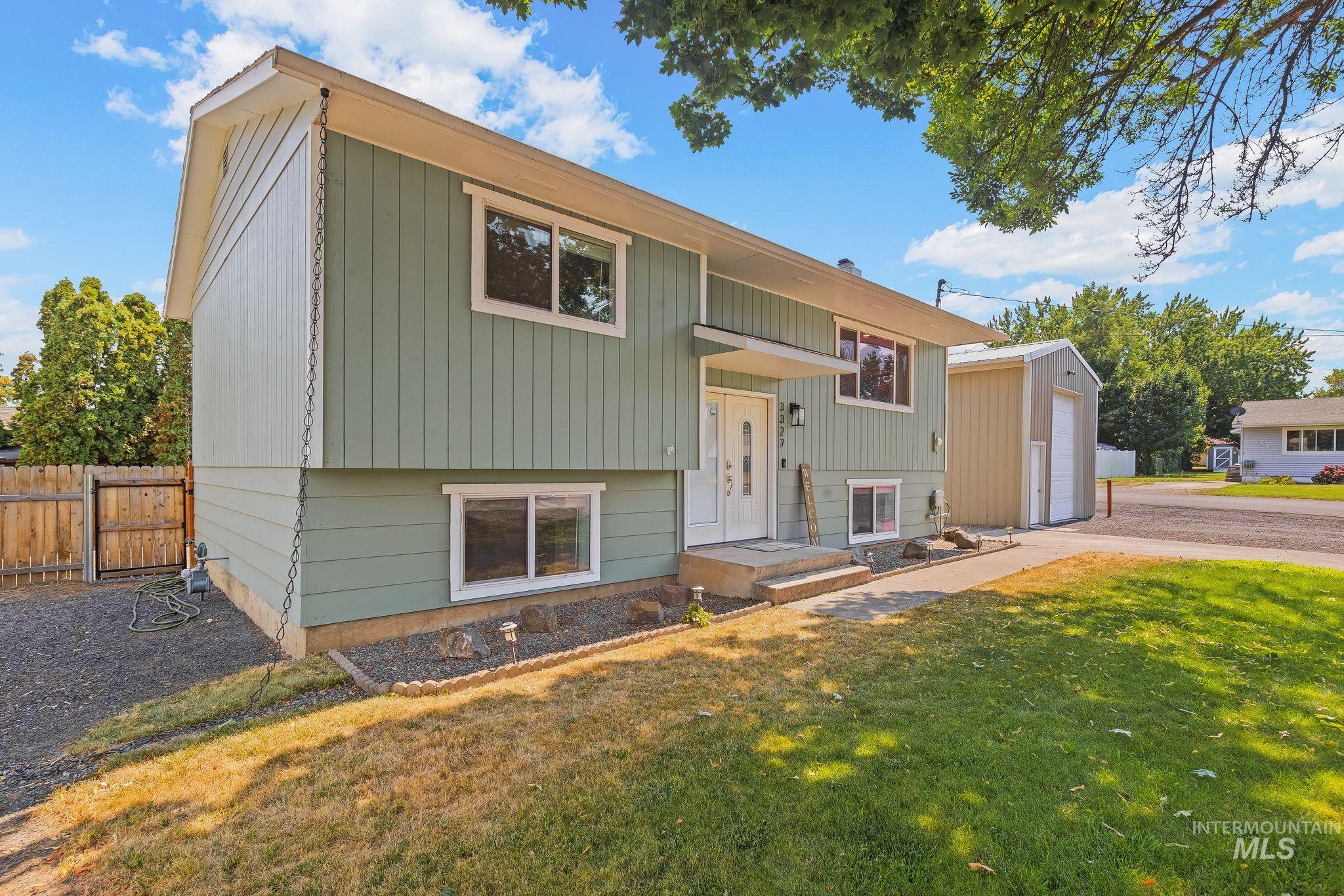 3327 5th St G Property Photo 4