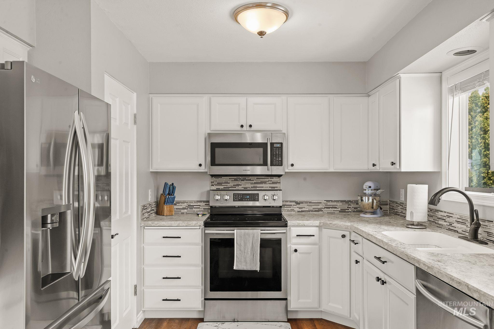 3327 5th St G Property Photo 12