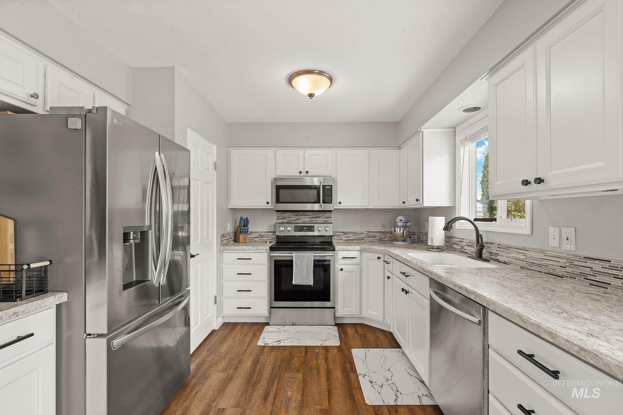 3327 5th St G Property Photo 14