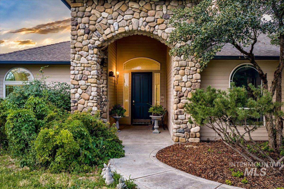 4482 W Vaquero Property Photo 2